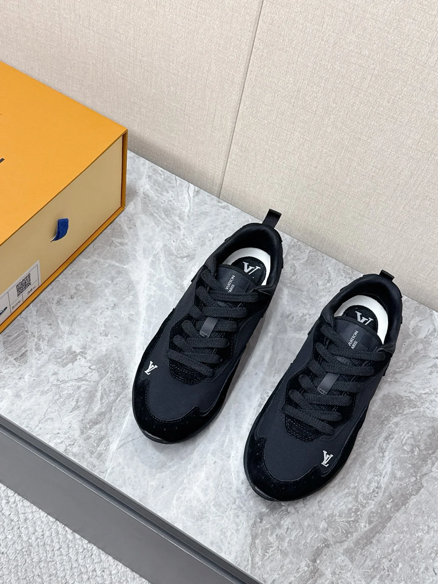 LV Sneakers Nylon Suede Black-White EU39-45 C30202609111367 - Image 3