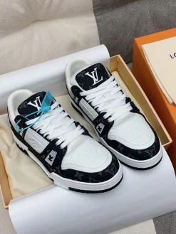 LV Sneakers White-Black B80202609111584