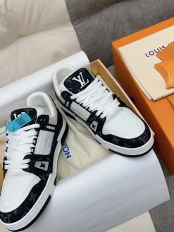Alternative view of LV Sneakers White-Black B80202609111584