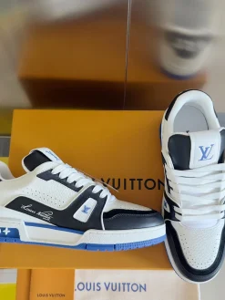 Alternative view of LV Sneakers White-Black C00202609111618