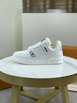 LV Sneakers White-Black C00202609111682
