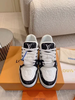 LV Sneakers White-Black EU35-44 B80202609111673