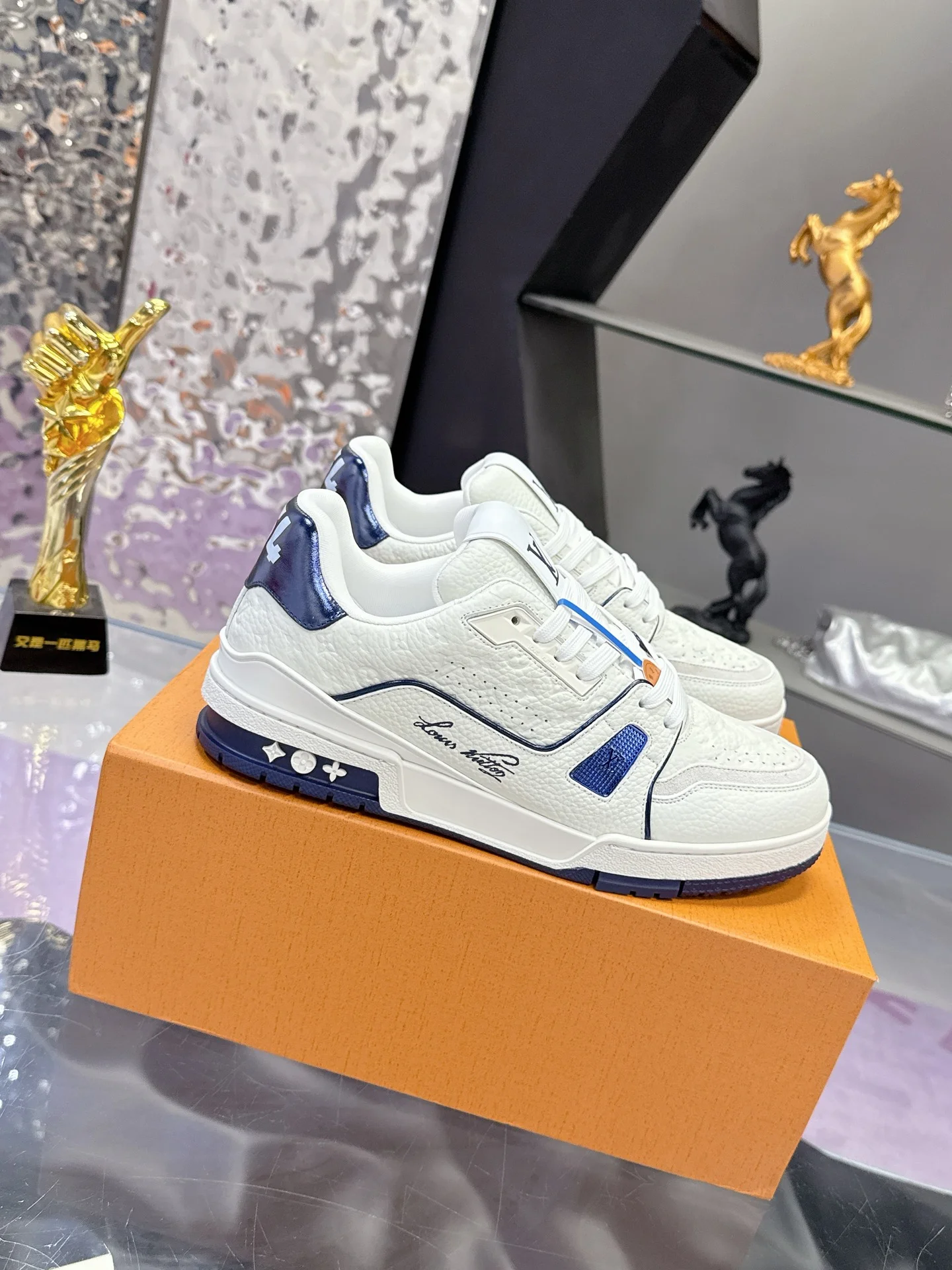 LV Sneakers White-Blue C00202609111593 - Image 2