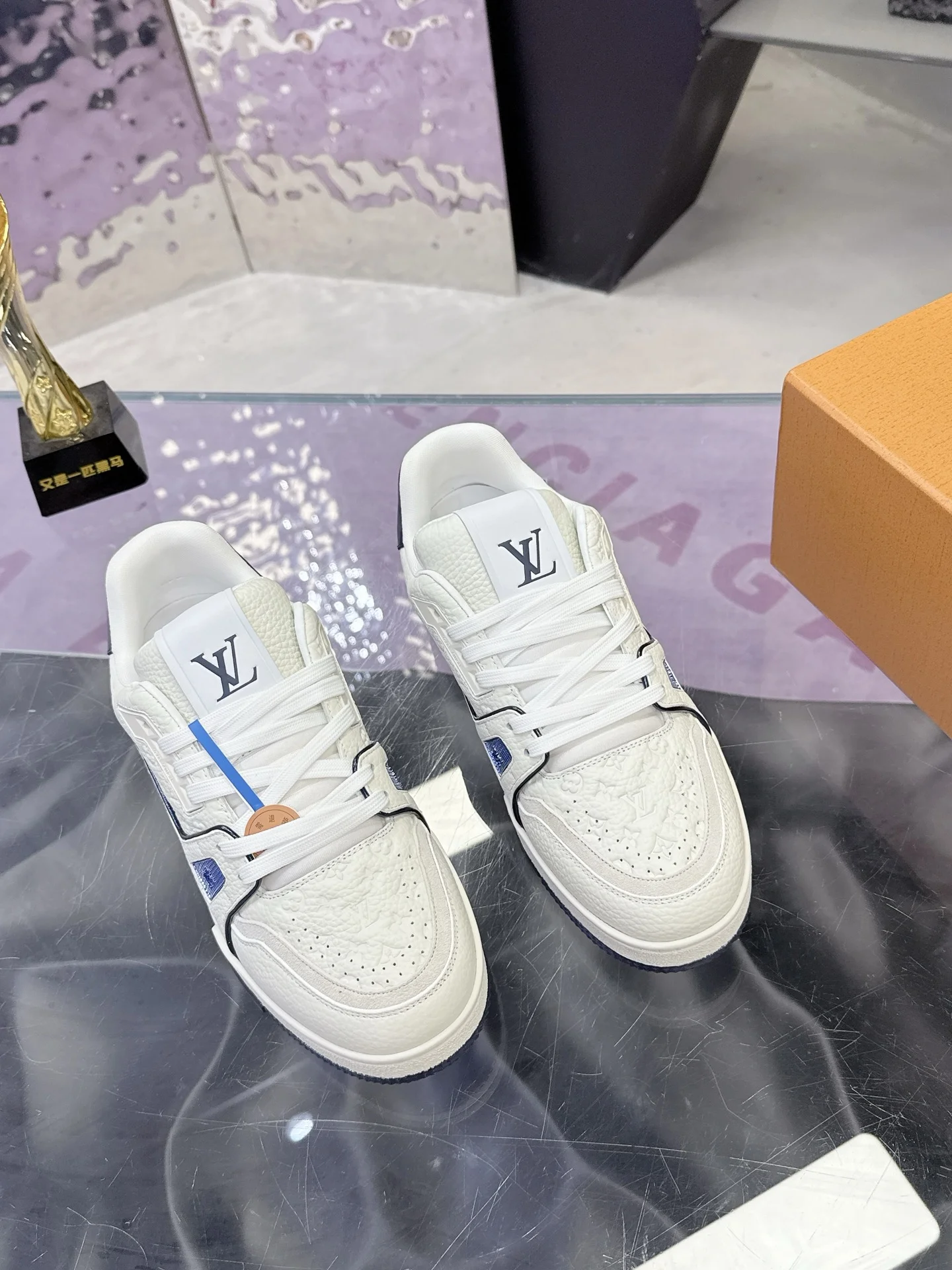 LV Sneakers White-Blue C00202609111593 - Image 4