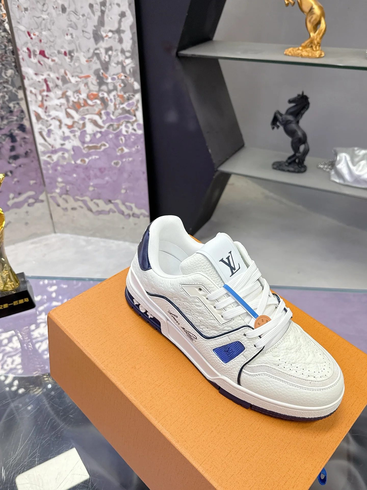 LV Sneakers White-Blue C00202609111593 - Image 5