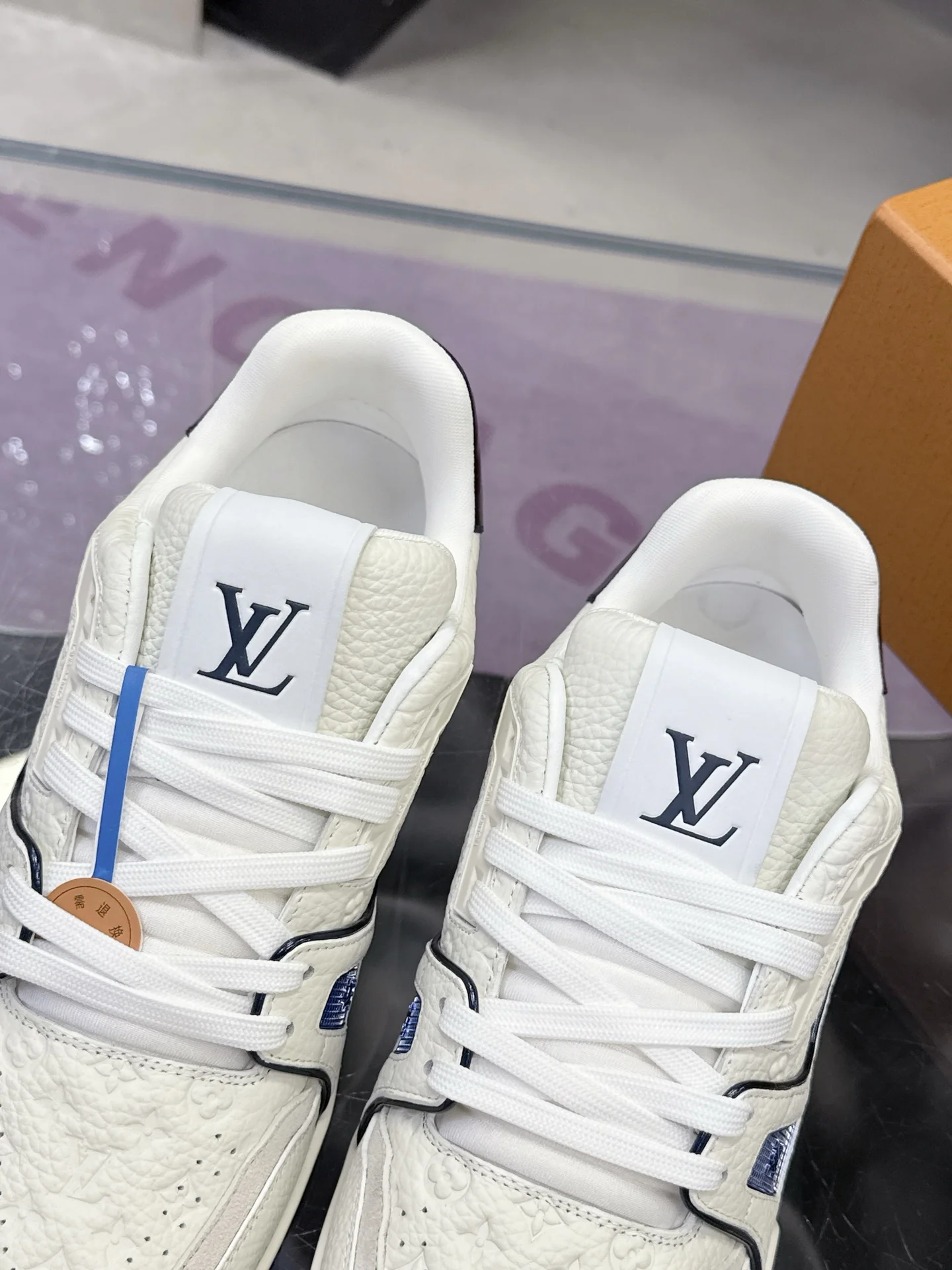 LV Sneakers White-Blue C00202609111593 - Image 7