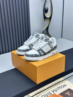 LV Sneakers White-Gray B80202609111666