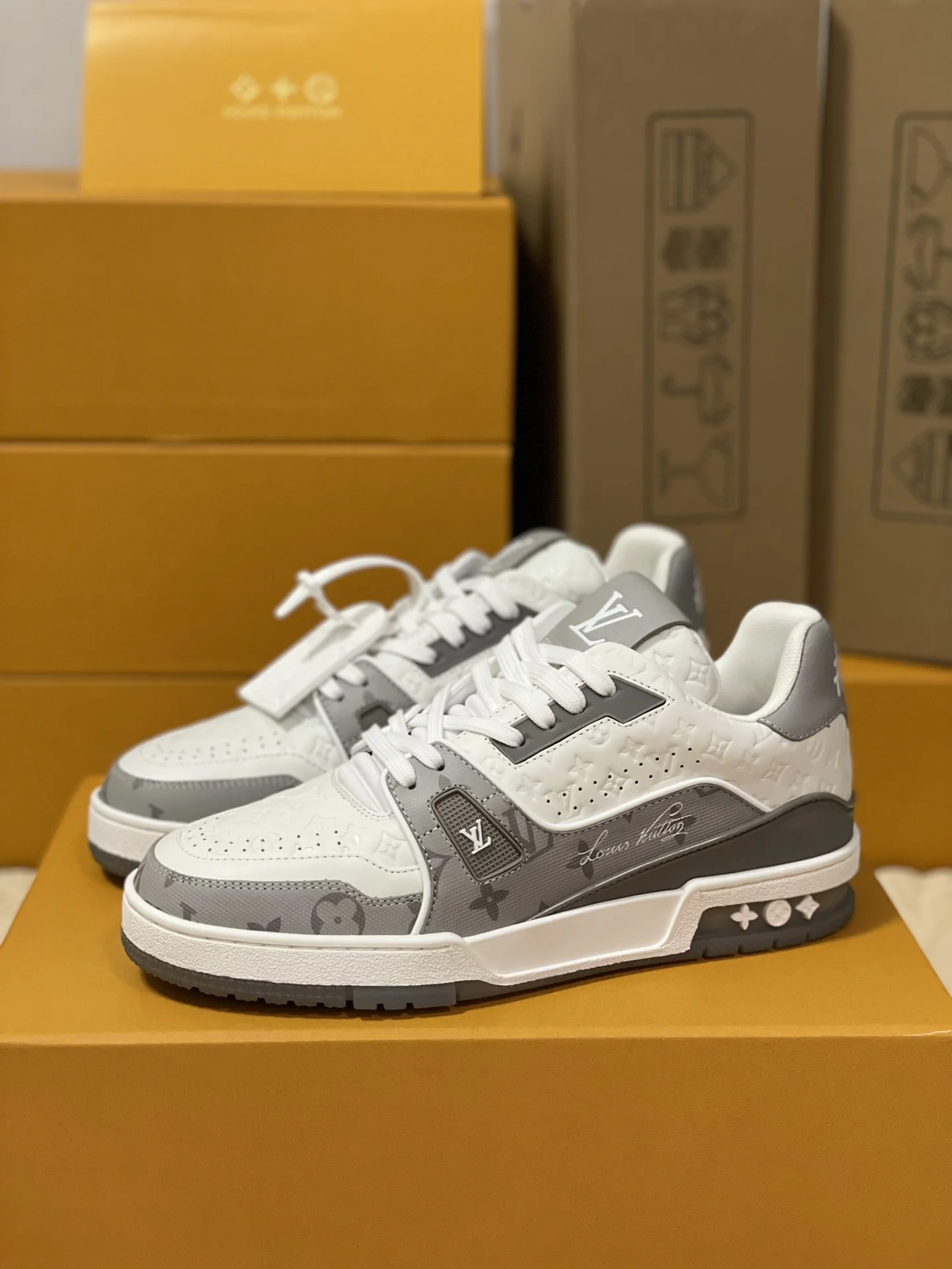 LV Sneakers White-Grey C00202609111599 - Image 2