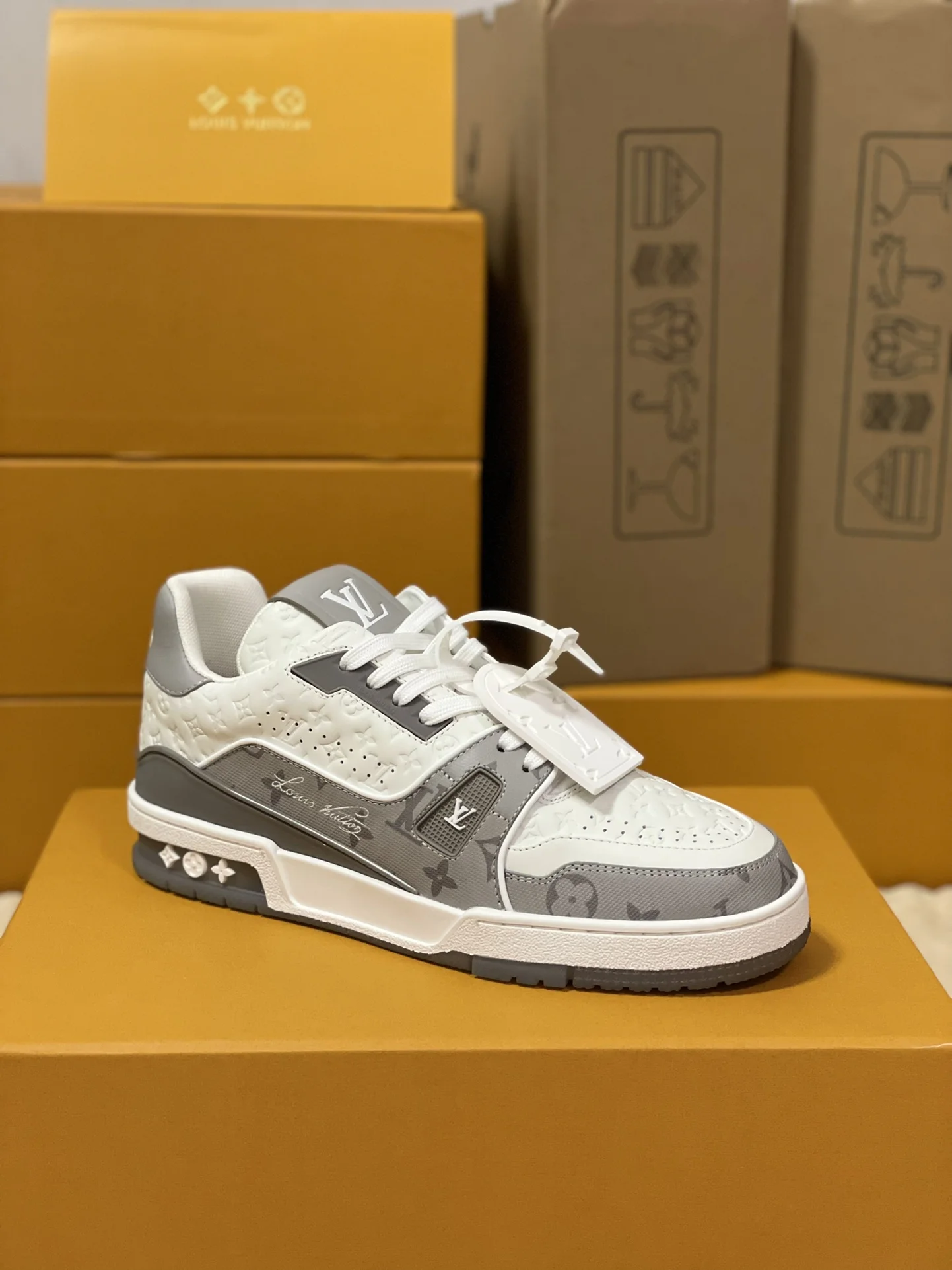 LV Sneakers White-Grey C00202609111599 - Image 3