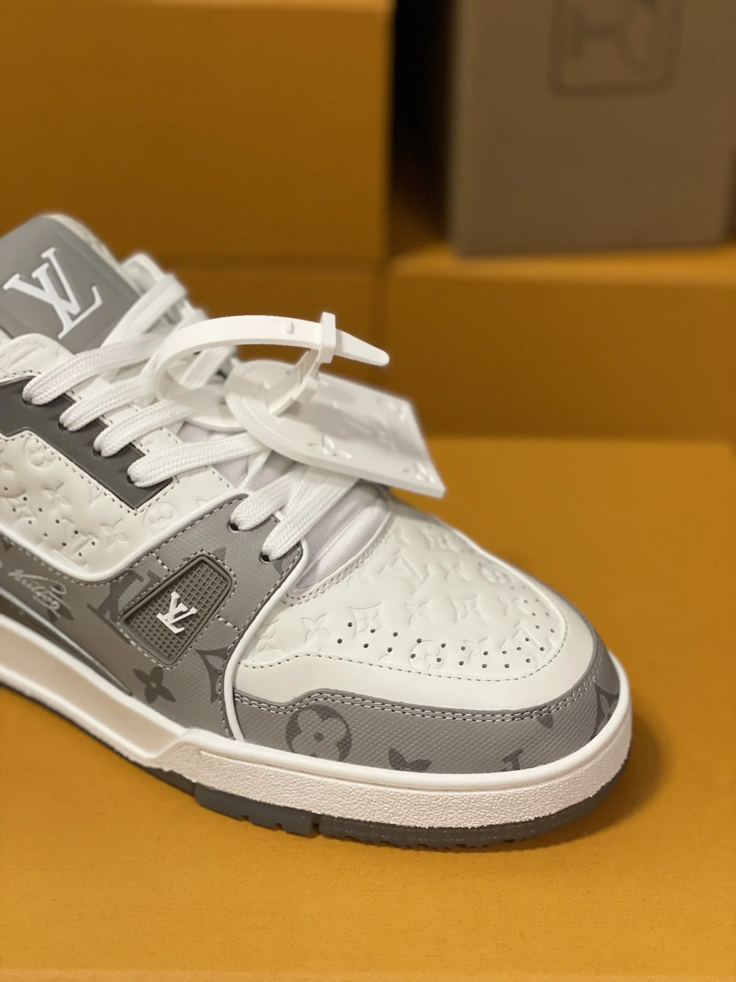 LV Sneakers White-Grey C00202609111599 - Image 5