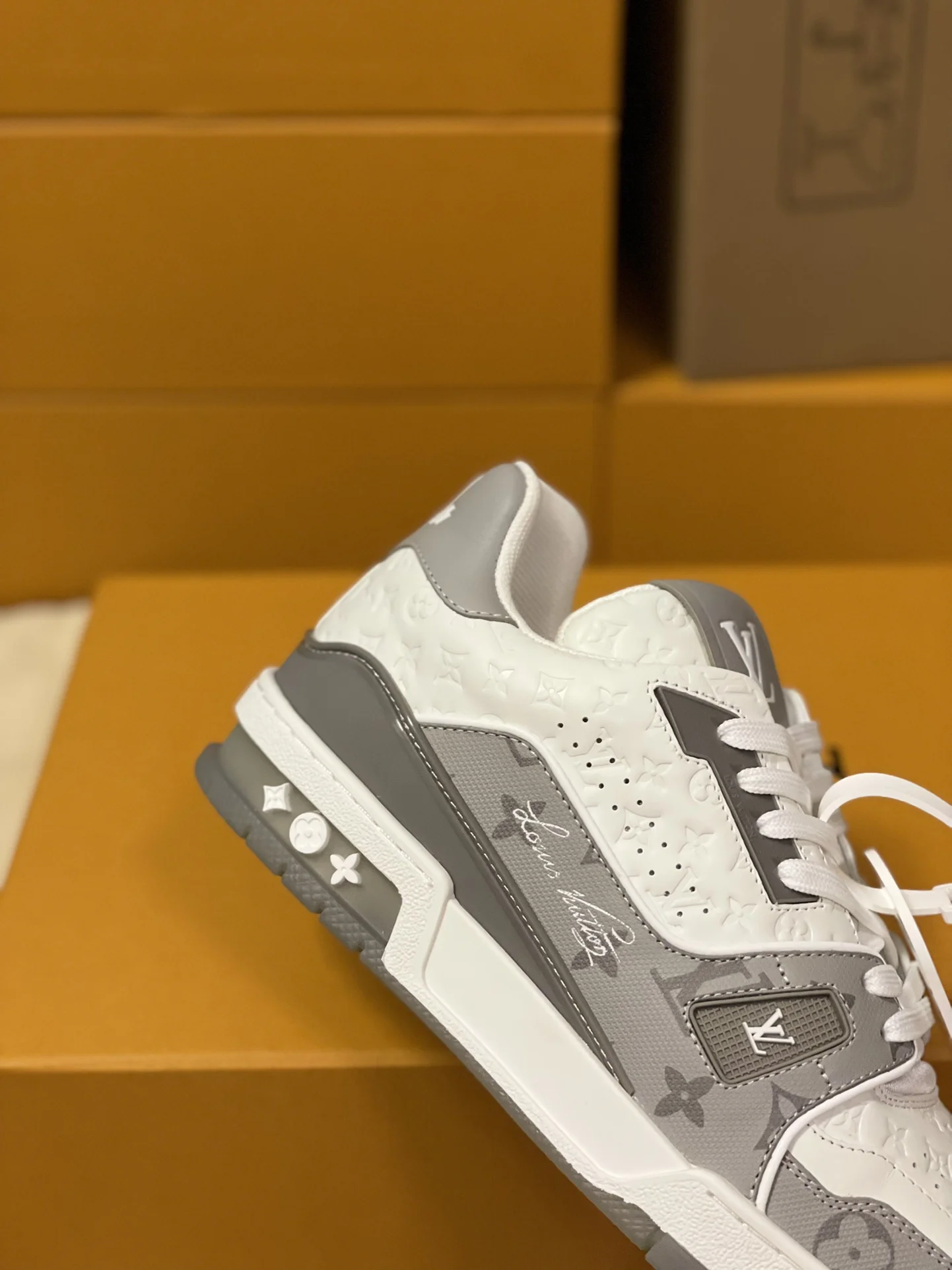 LV Sneakers White-Grey C00202609111599 - Image 6
