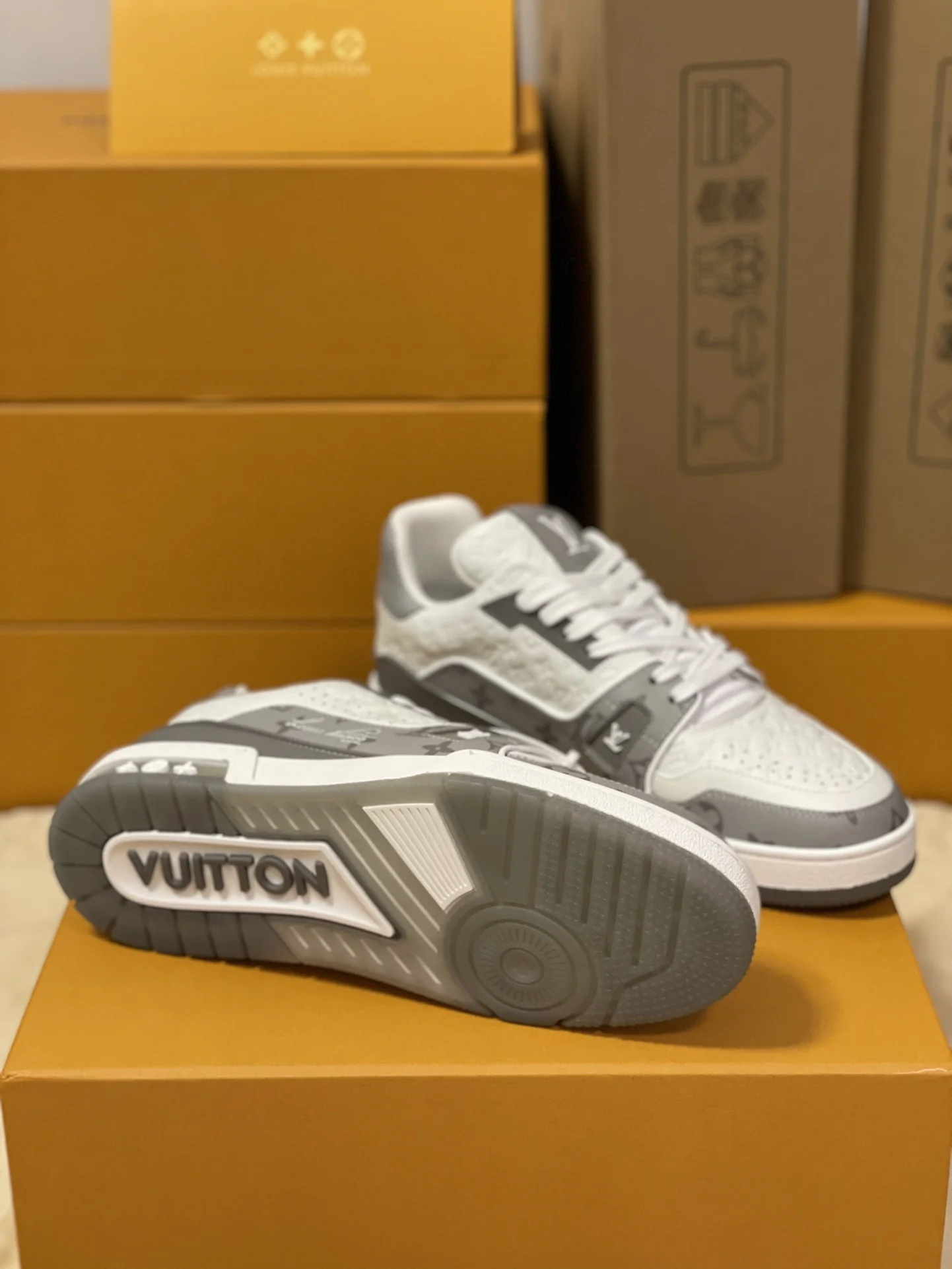 LV Sneakers White-Grey C00202609111599 - Image 9