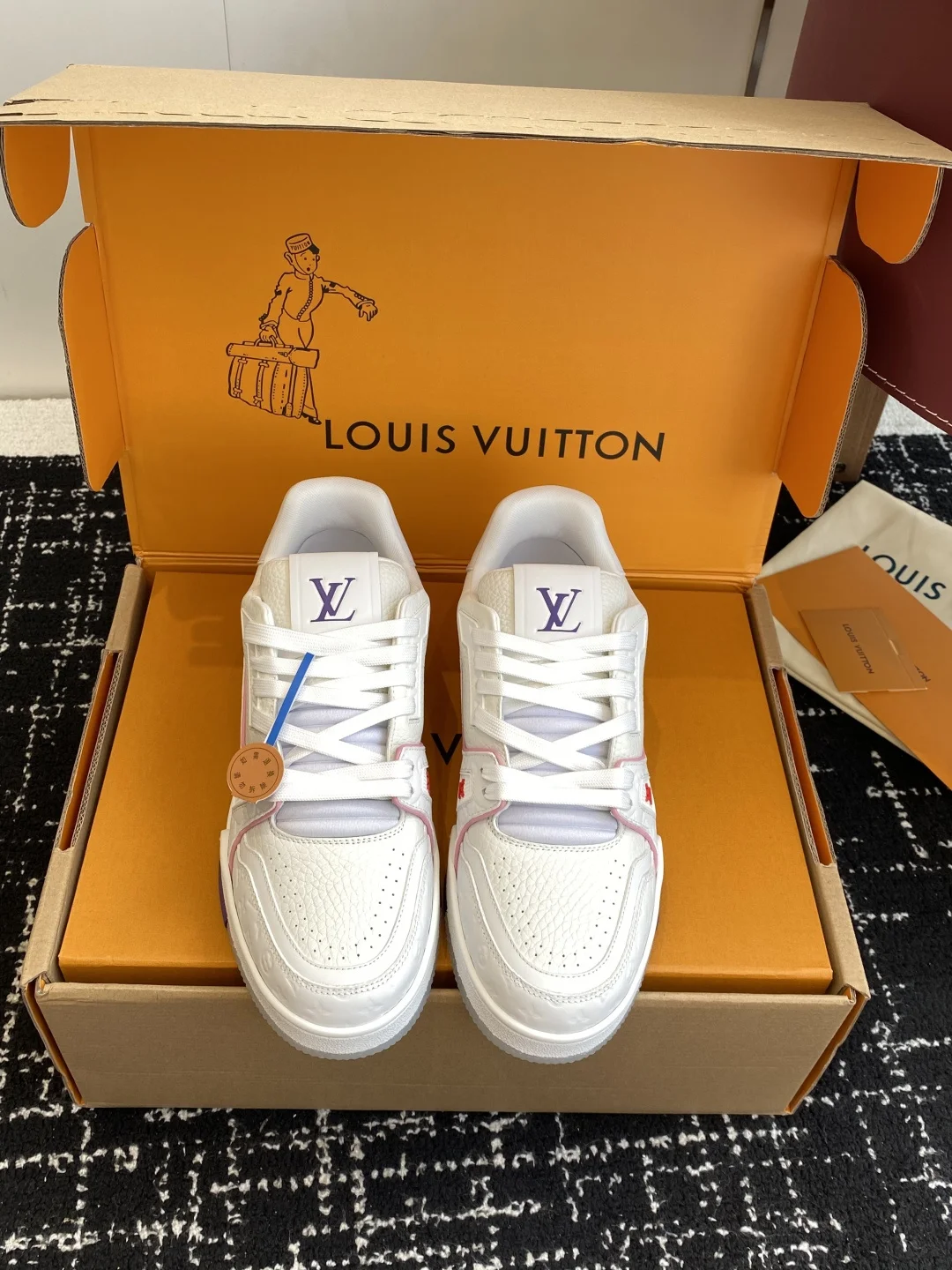 LV Sneakers White-Pink C00202609111614