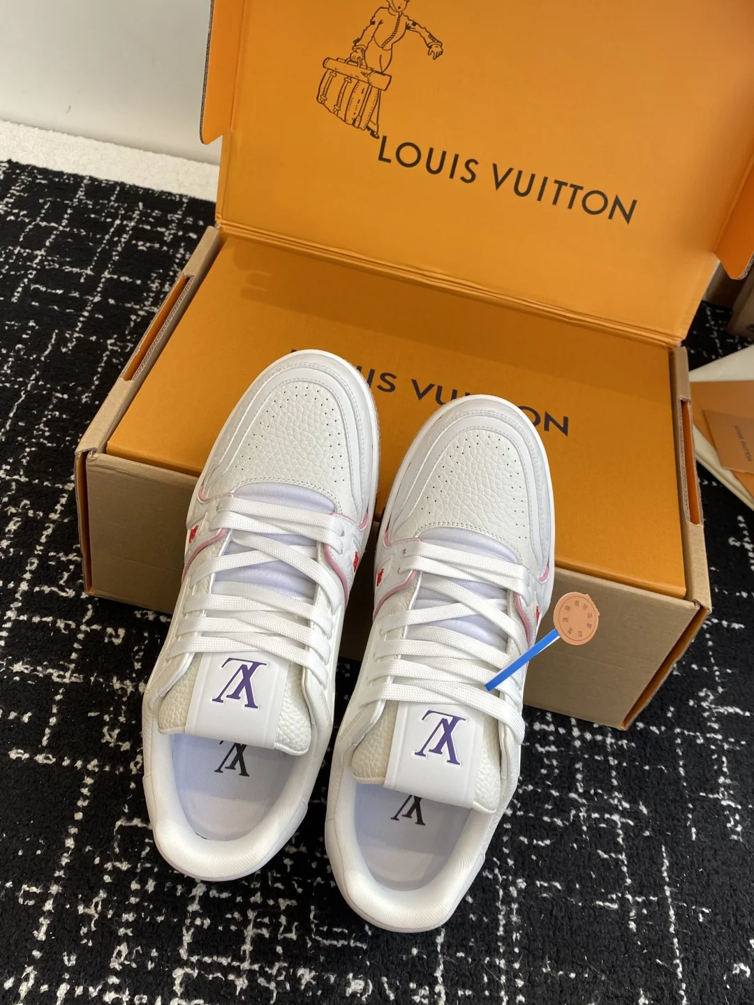 LV Sneakers White-Pink C00202609111614 - Image 4