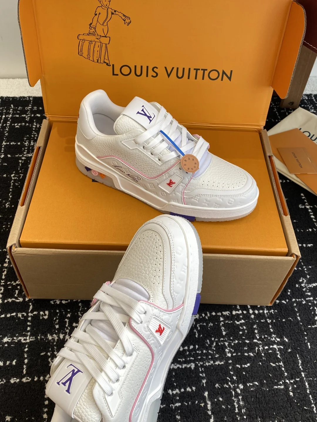 LV Sneakers White-Pink C00202609111614 - Image 5