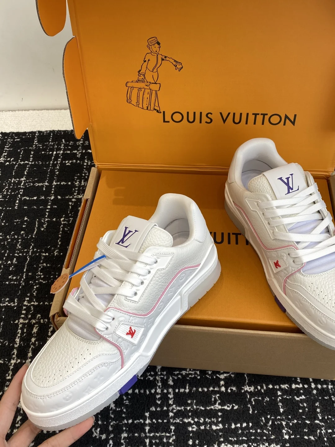 LV Sneakers White-Pink C00202609111614 - Image 6
