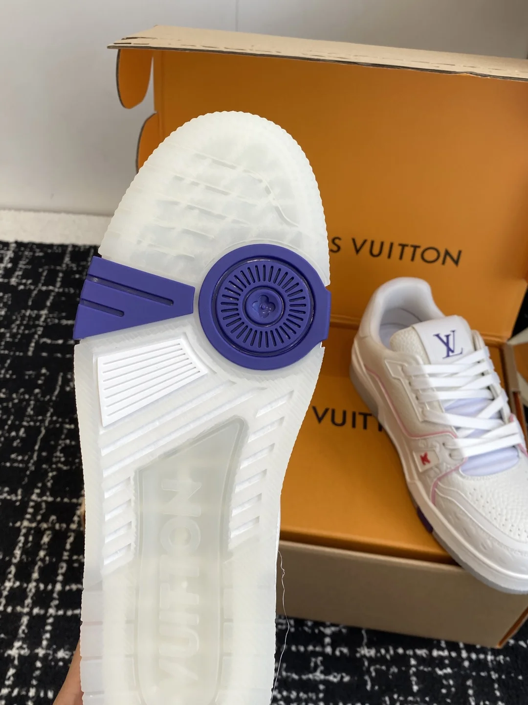 LV Sneakers White-Pink C00202609111614 - Image 9