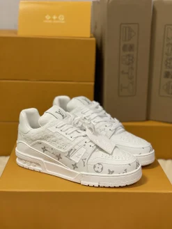 LV Sneakers White-Silver C00202609111600