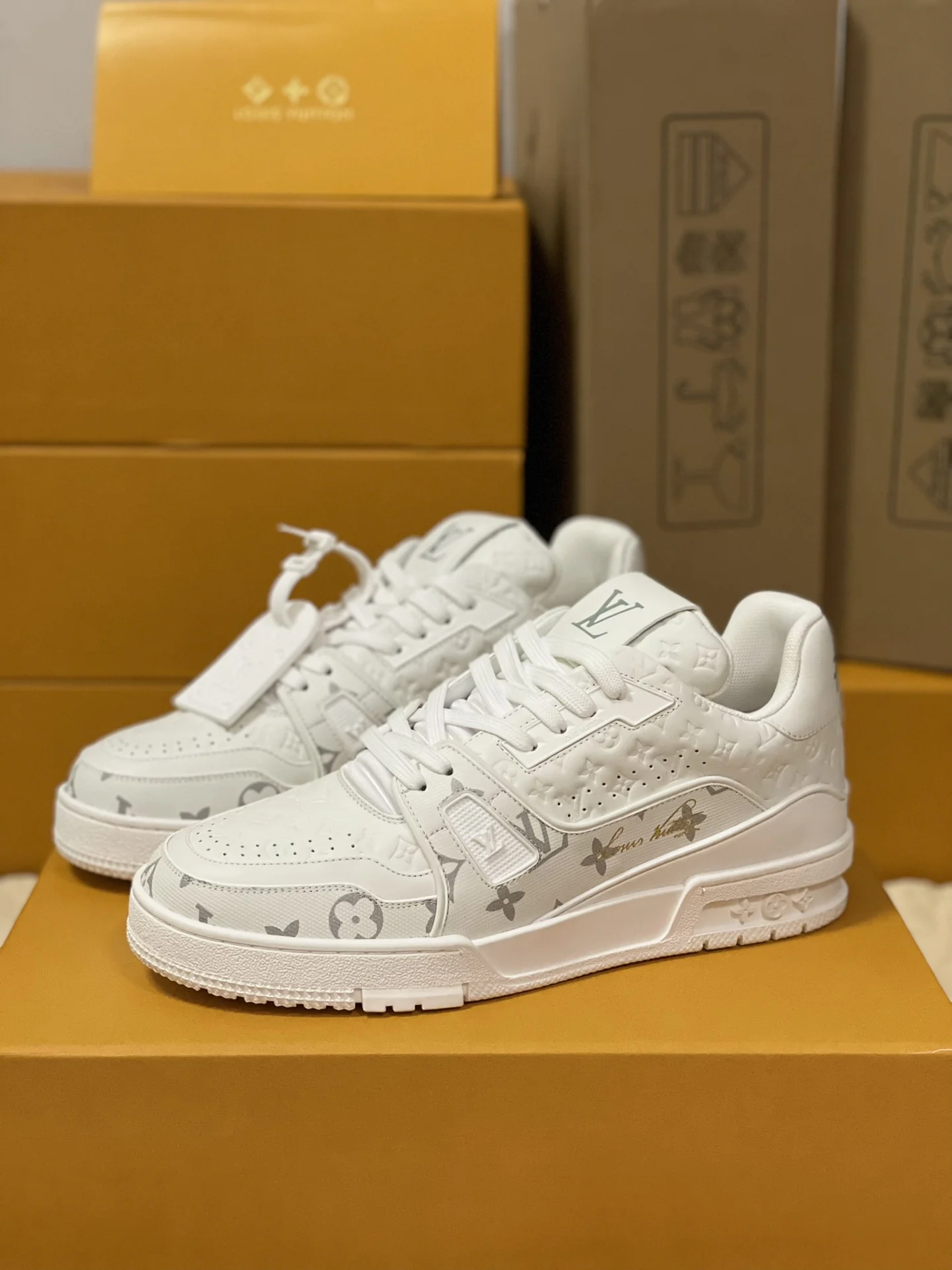LV Sneakers White-Silver C00202609111600 - Image 2
