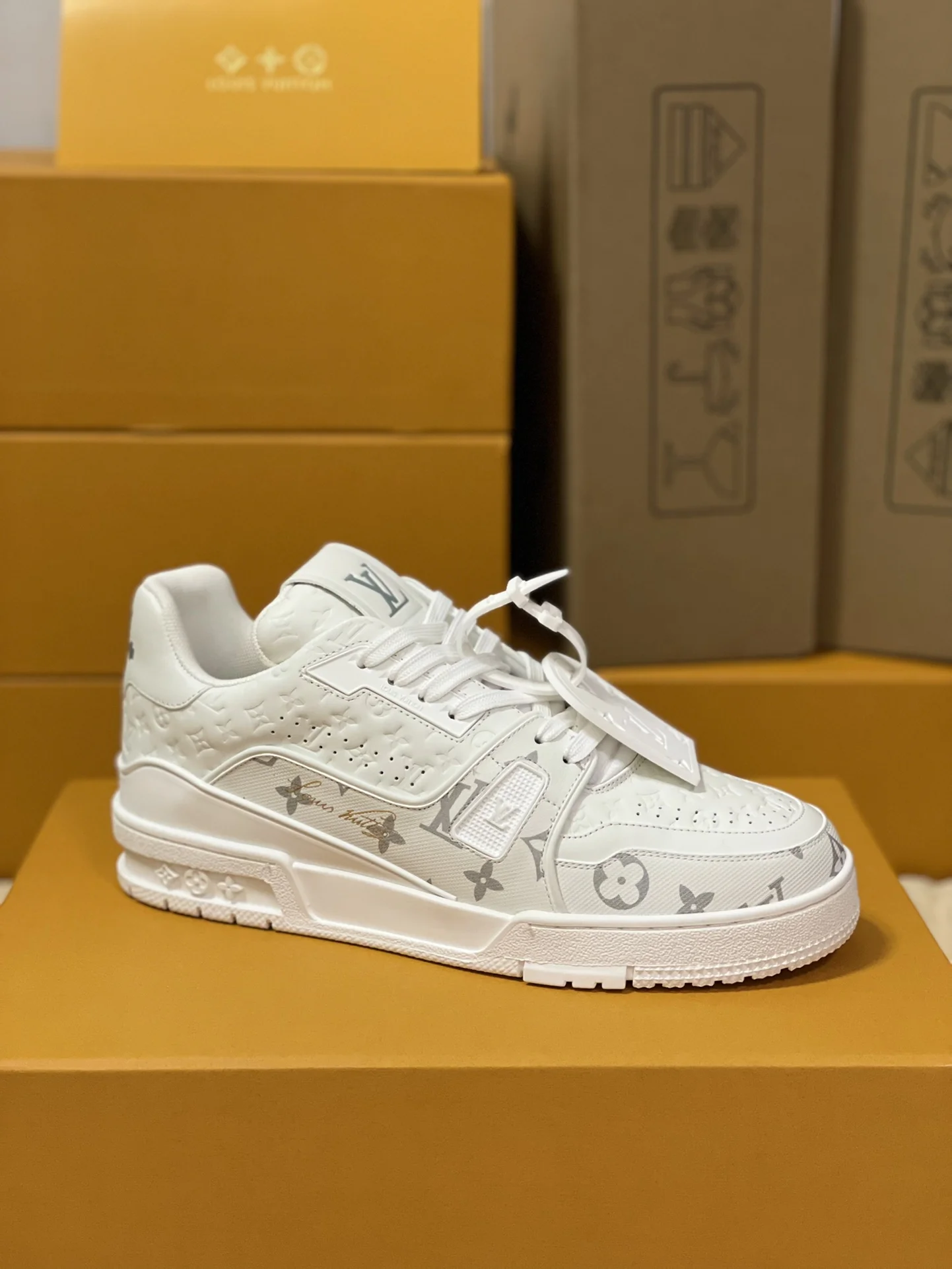 LV Sneakers White-Silver C00202609111600 - Image 3