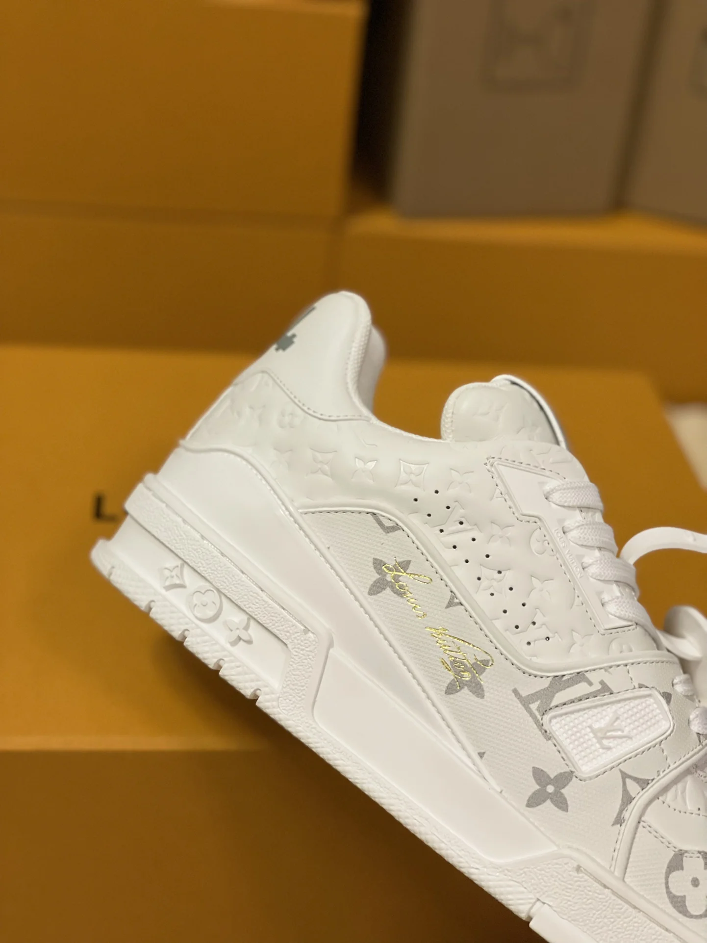LV Sneakers White-Silver C00202609111600 - Image 6