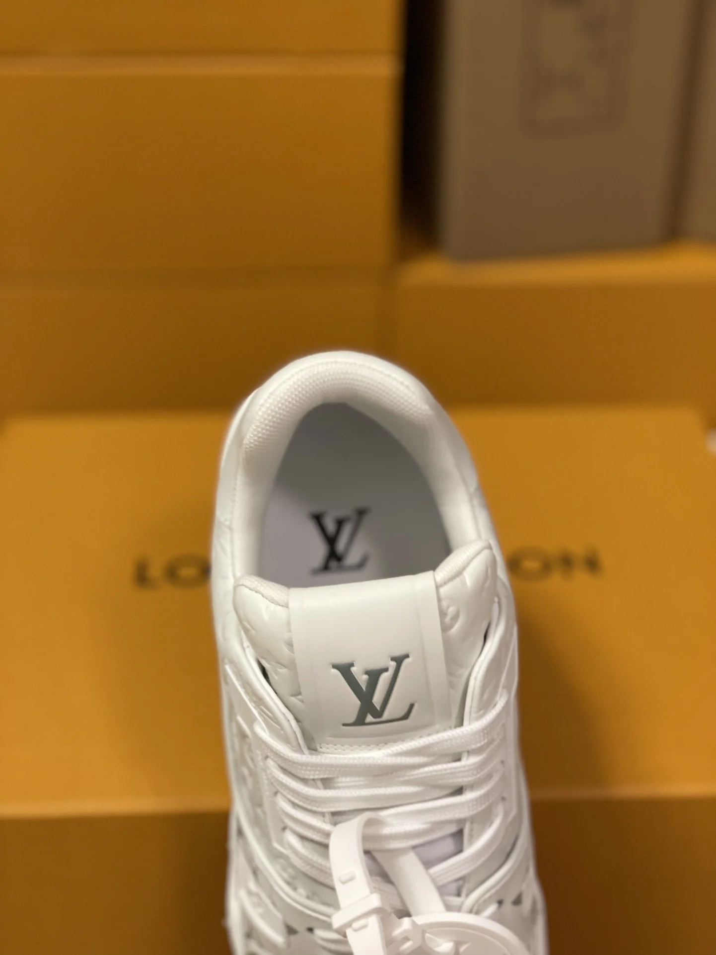 LV Sneakers White-Silver C00202609111600 - Image 7