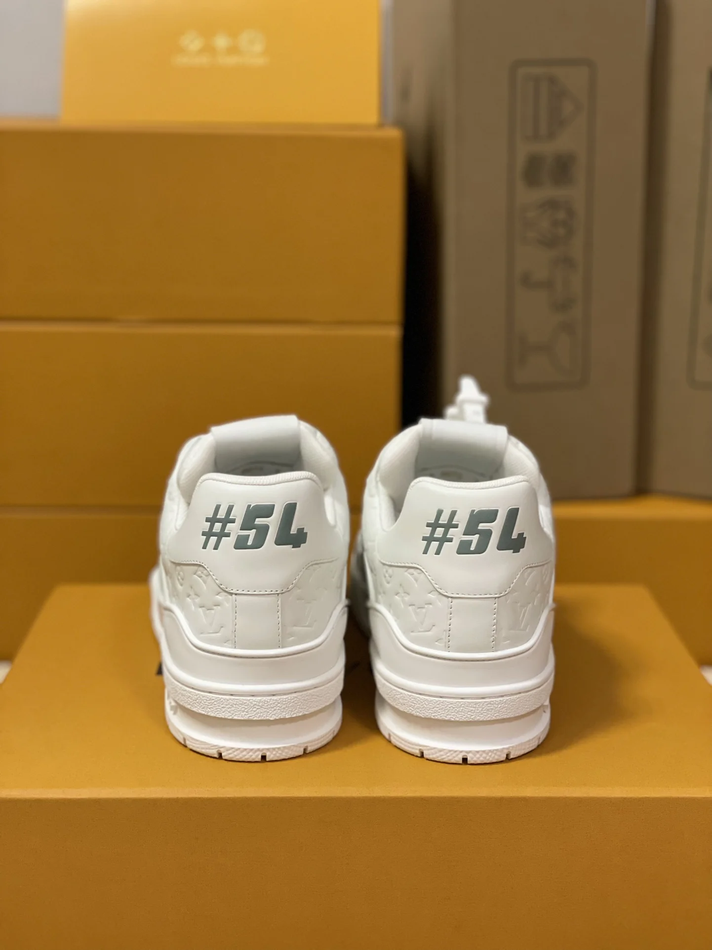 LV Sneakers White-Silver C00202609111600 - Image 8