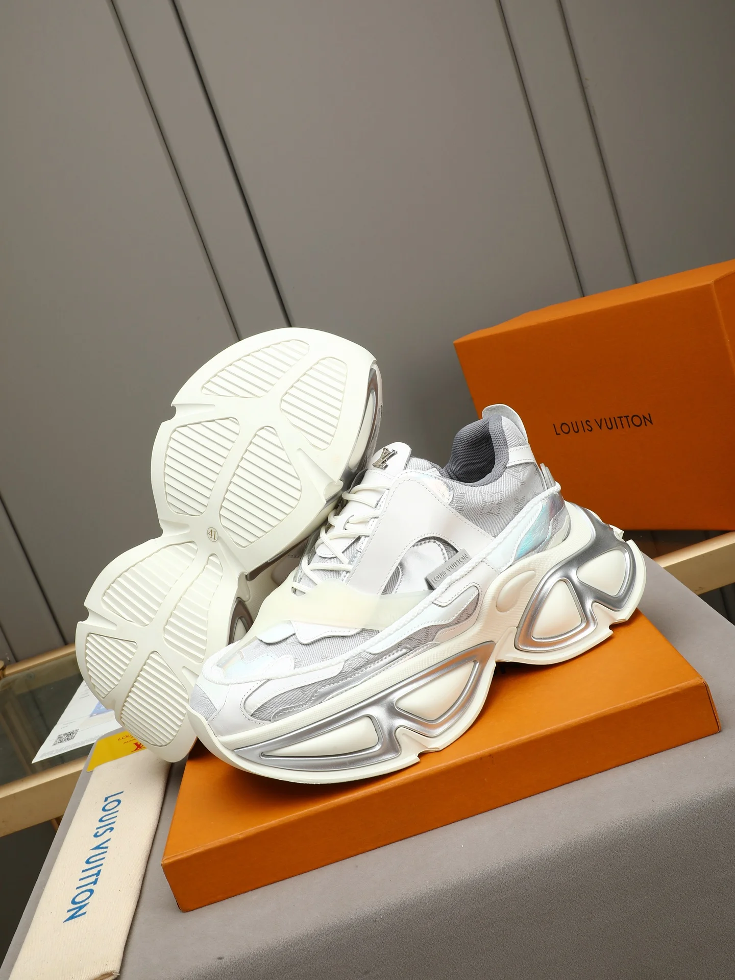 LV Sneakers White-Silver C50202609110696 - Image 3