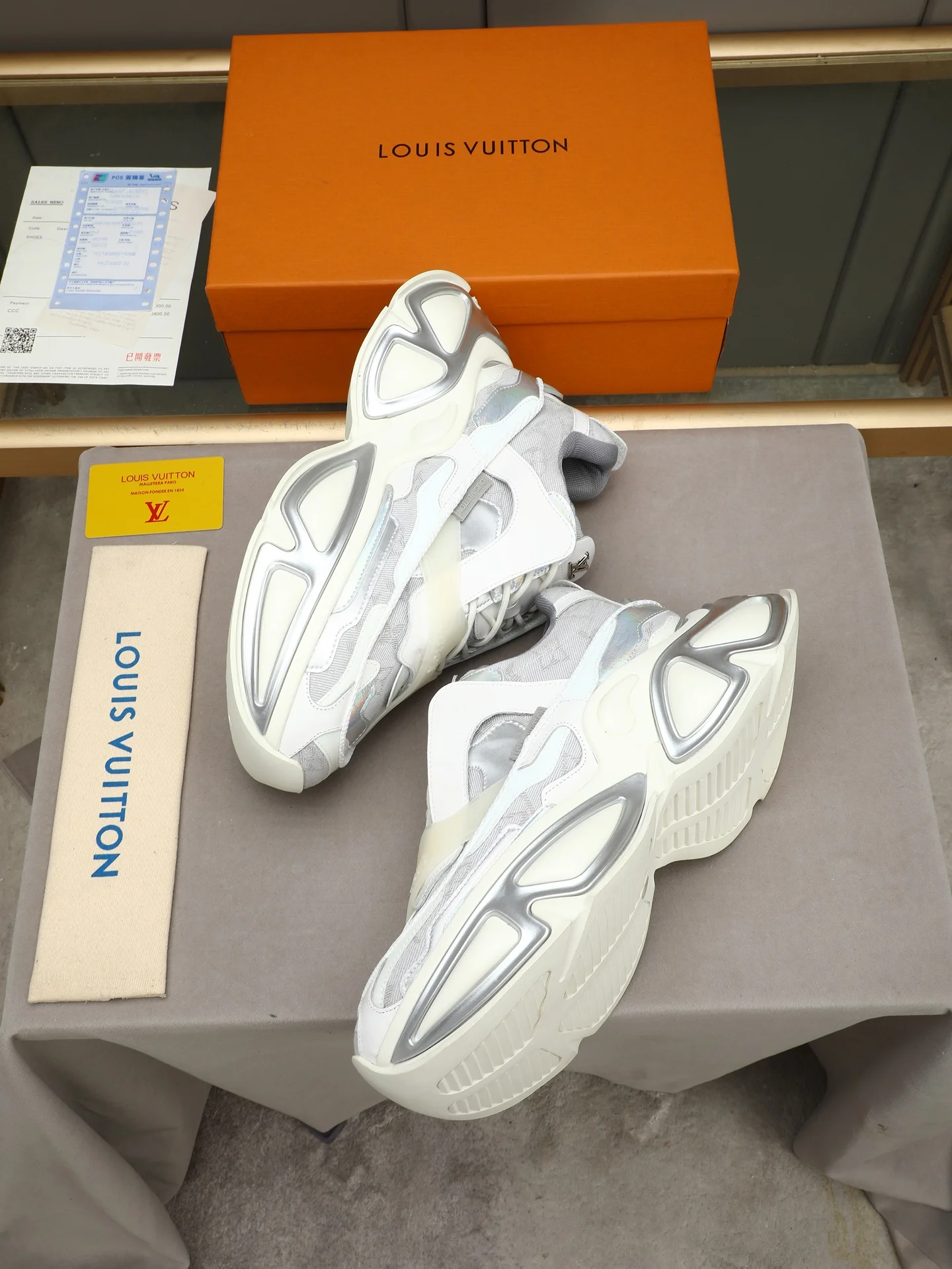 LV Sneakers White-Silver C50202609110696 - Image 8