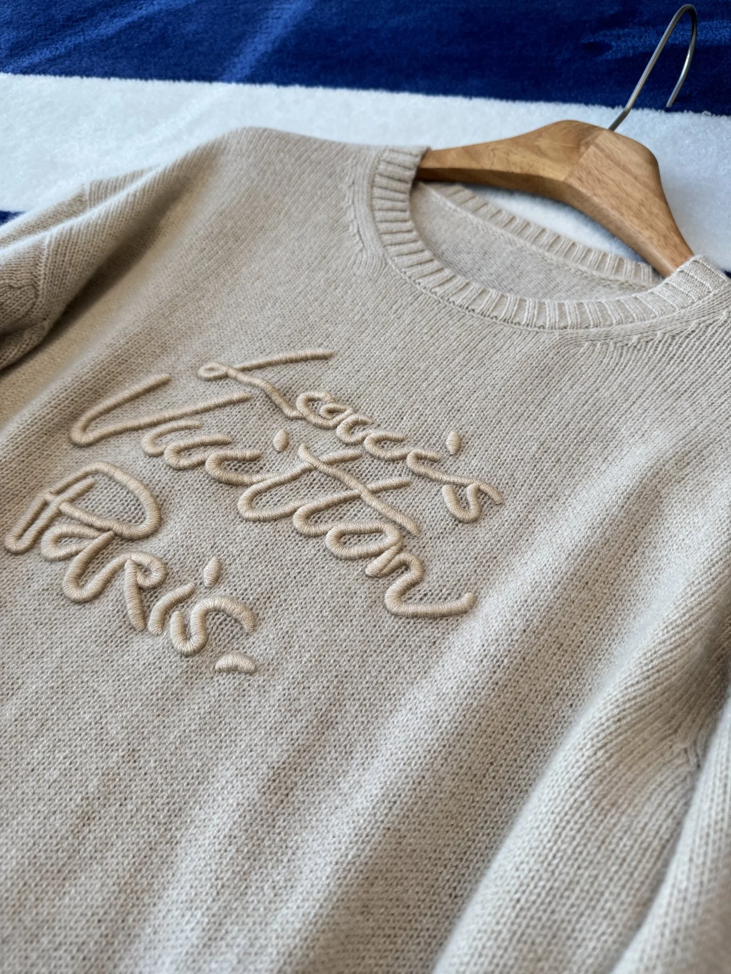 LV Sweaters Beige S-M-L D65202609060044 - Image 3