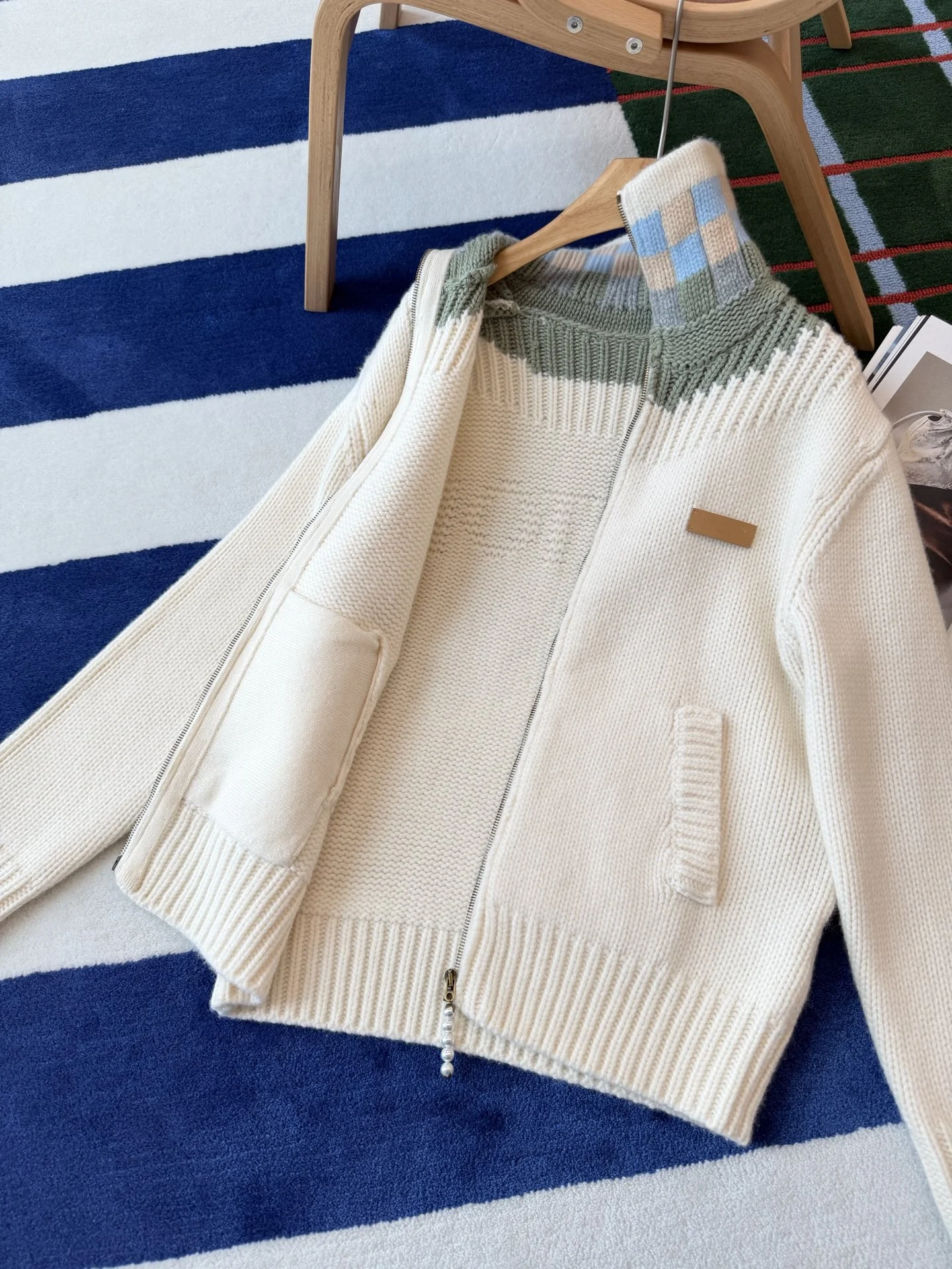 LV Sweaters Cream-Green S-L E95202609060031 - Image 3