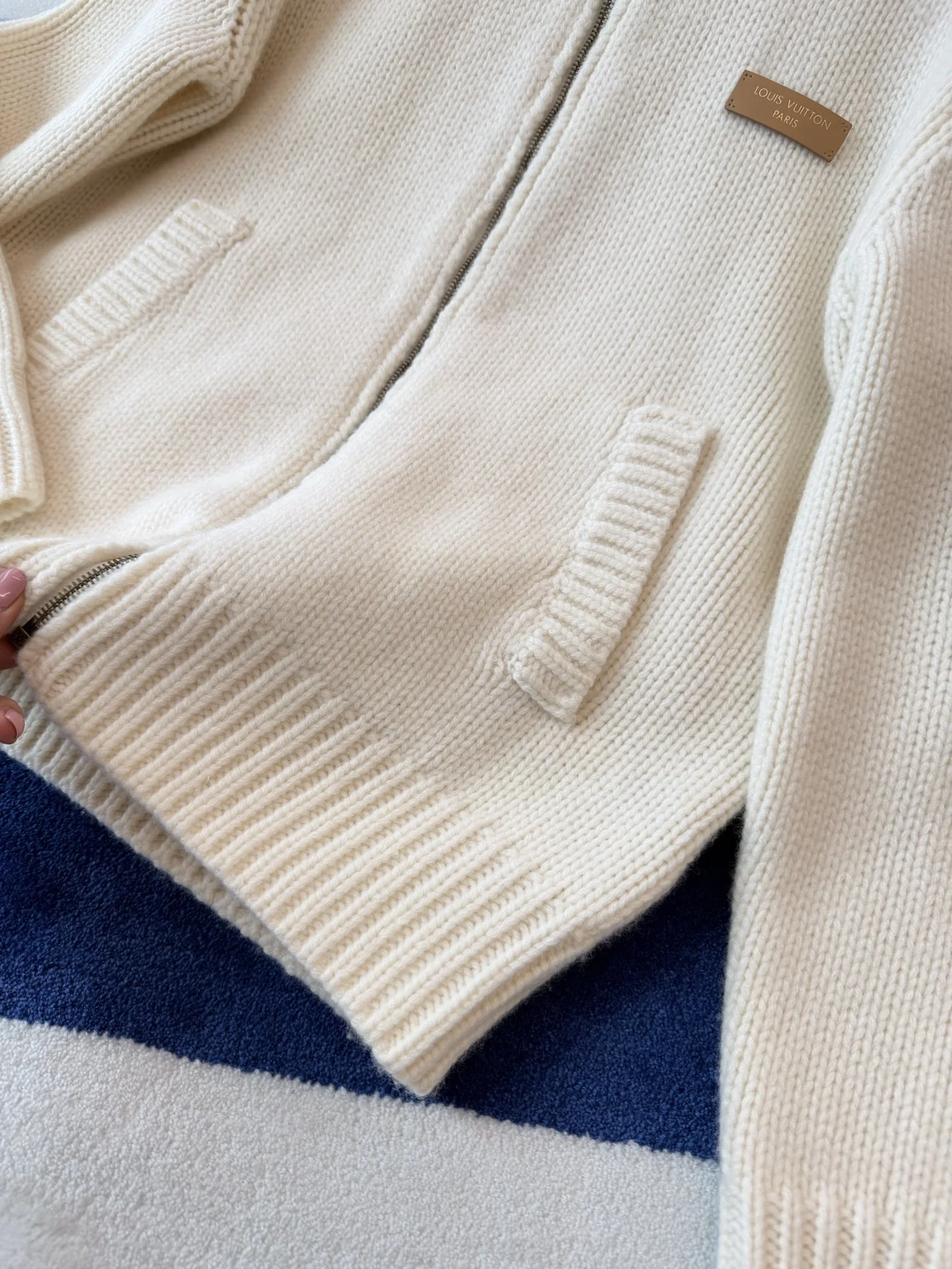 LV Sweaters Cream-Green S-L E95202609060031 - Image 4