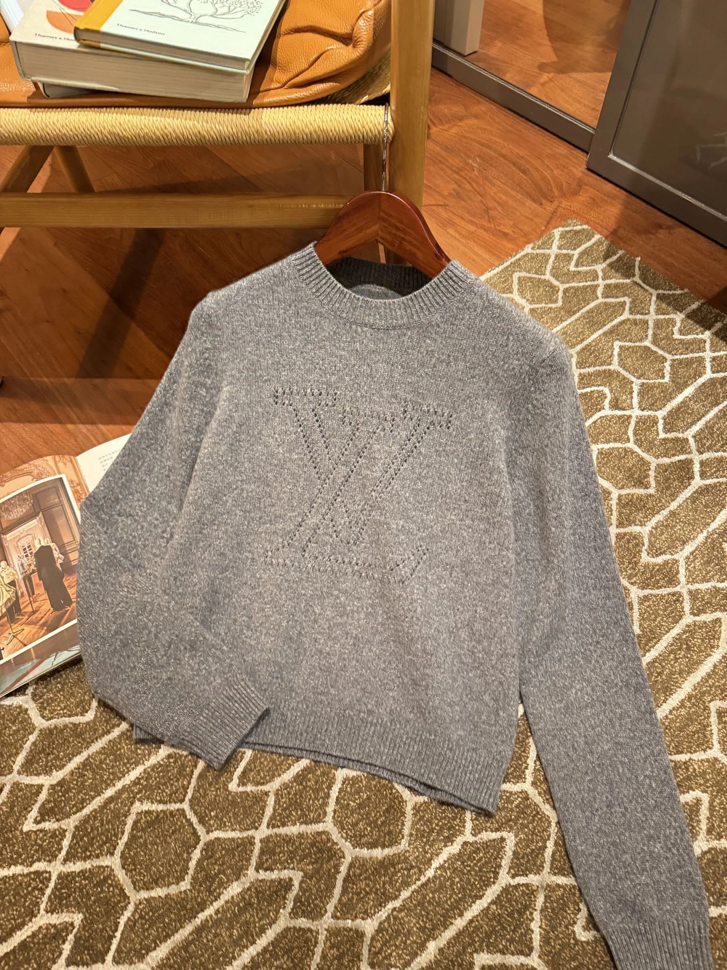 LV Sweaters Grey S-L C95202609060040