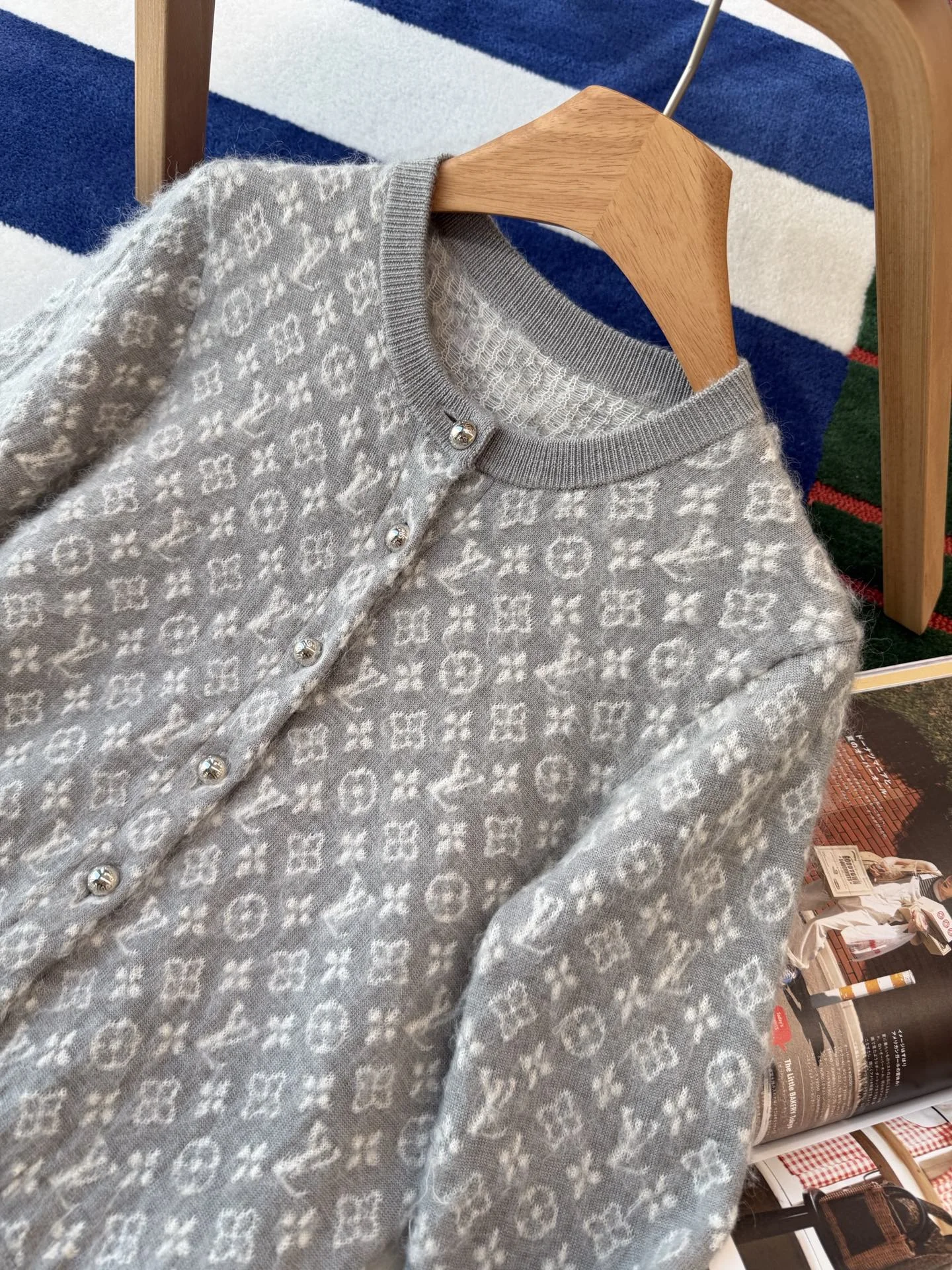 LV Sweaters Jacquard Knit Grey-White S-M-L D25202609060033 - Image 3