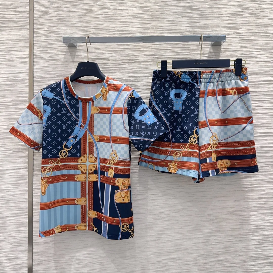 LV T-shirts Blue-Gold S-M-L B65202609063573