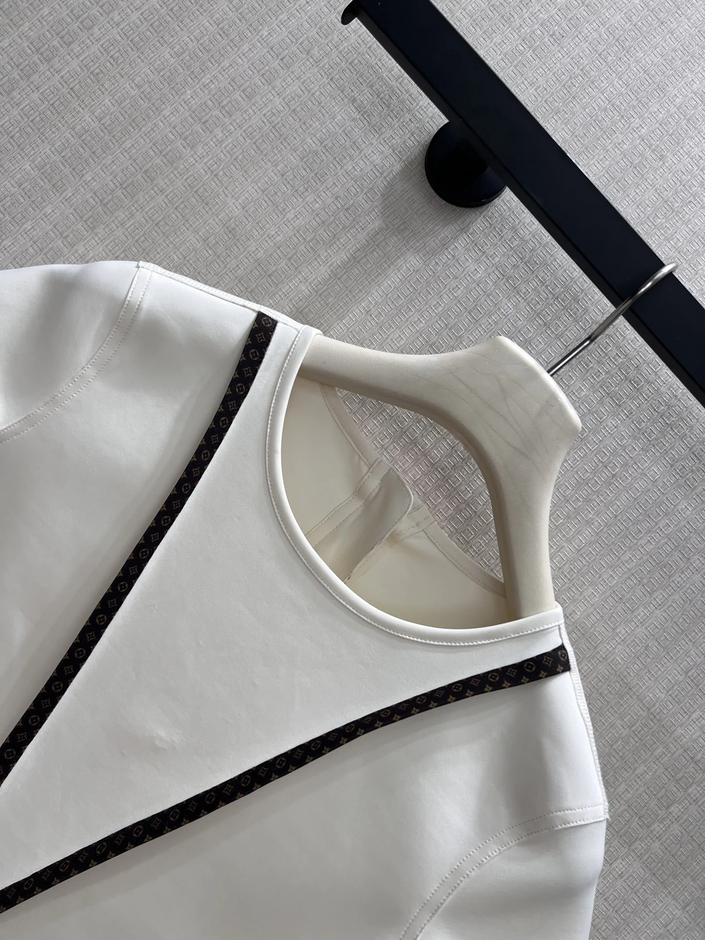 LV T-shirts White-Black S-L B85202609061813 - Image 3