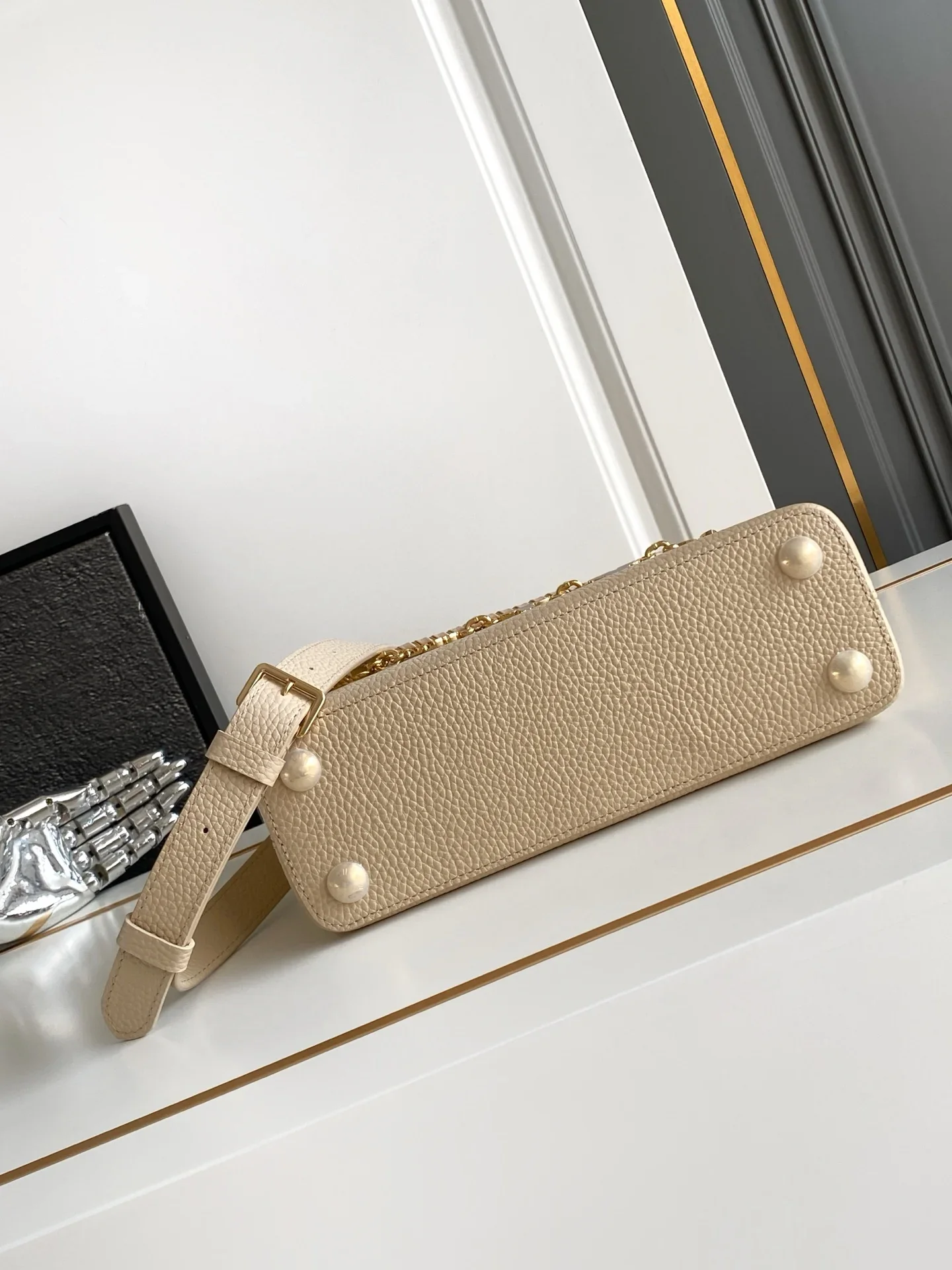 LV Top Handle Bags Beige-Gold 27X18X9CM A250202609090360 - Image 4