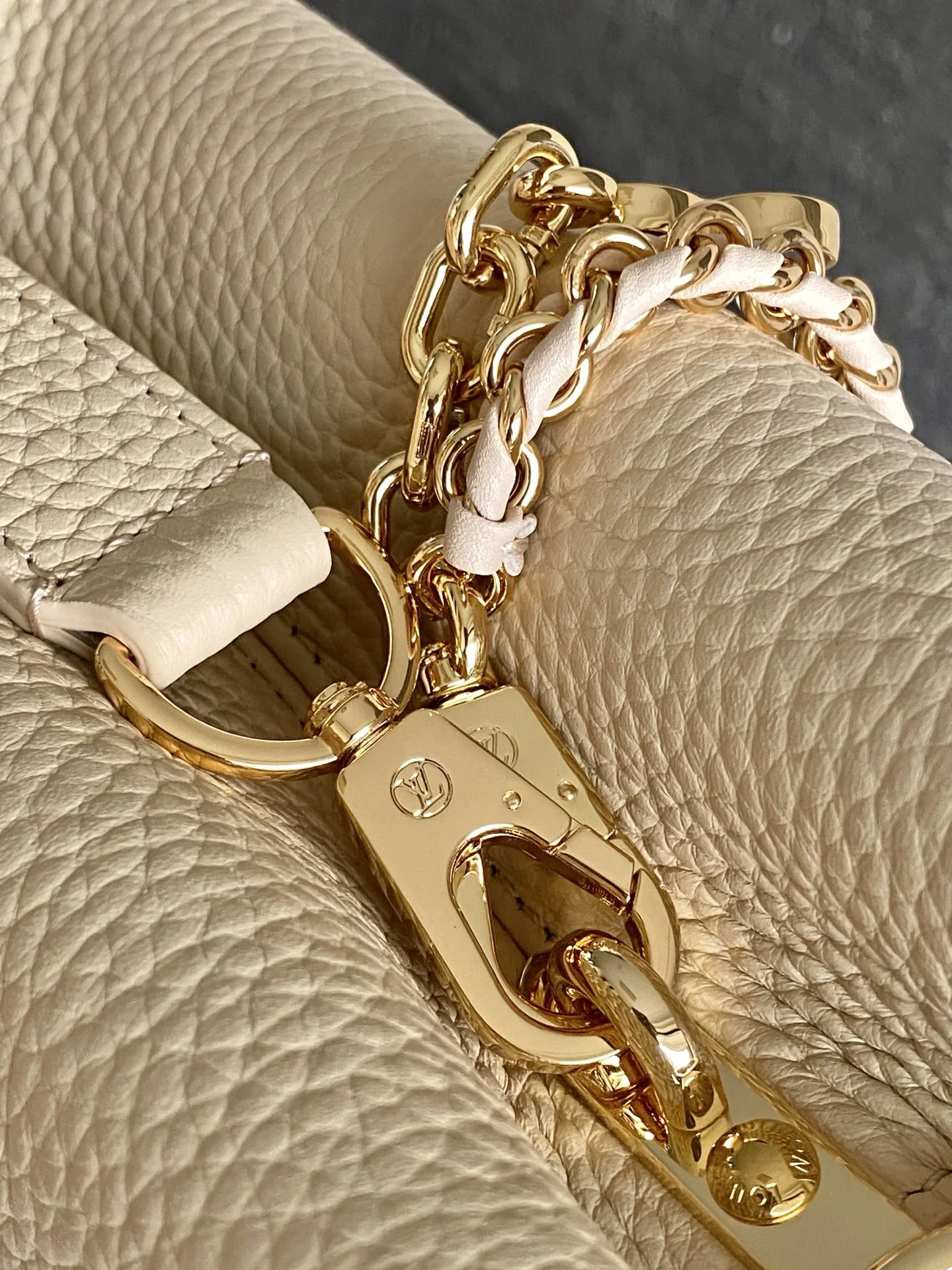 LV Top Handle Bags Beige-Gold 27X18X9CM A250202609090360 - Image 5