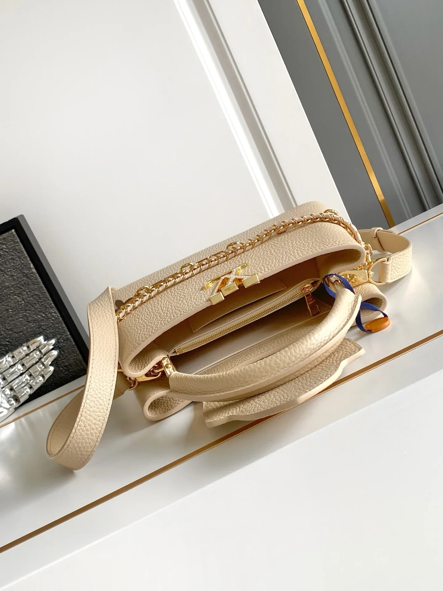 LV Top Handle Bags Beige-Gold 27X18X9CM A250202609090360 - Image 8
