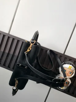 Alternative view of LV Top Handle Bags Black-Gold 21X14X8CM A080202609090362