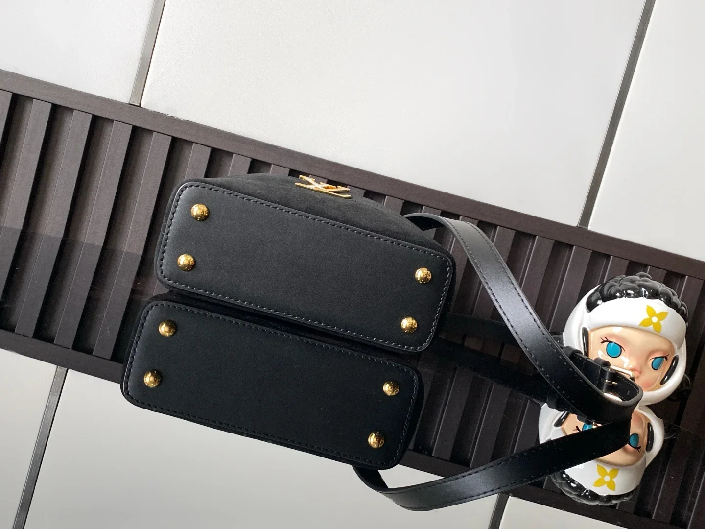 LV Top Handle Bags Black-Gold 21X14X8CM A080202609090362 - Image 4