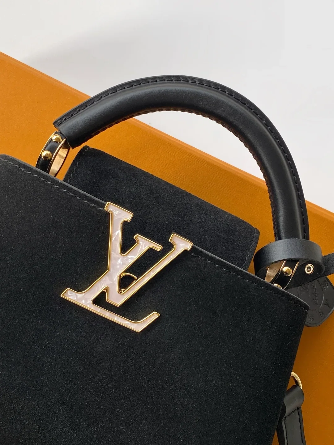 LV Top Handle Bags Black-Gold 21X14X8CM A080202609090362 - Image 5