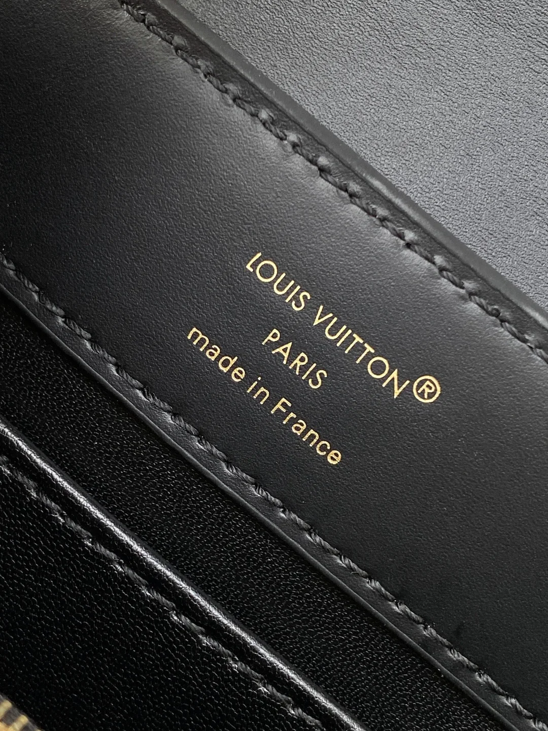 LV Top Handle Bags Black-Gold 21X14X8CM A080202609090362 - Image 9