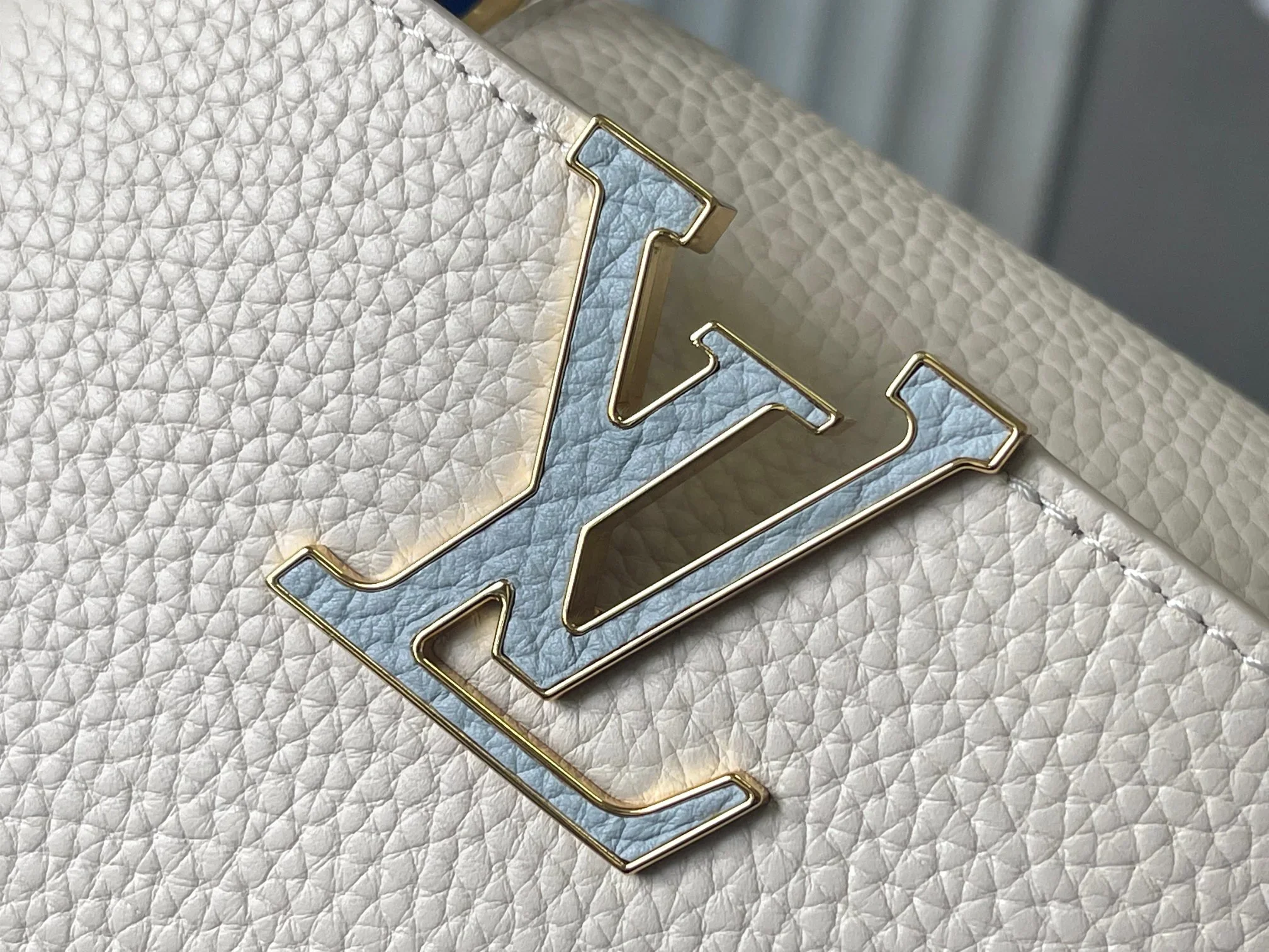 LV Top Handle Bags Cream-Gold 21X14X8CM I80202609090366 - Image 4