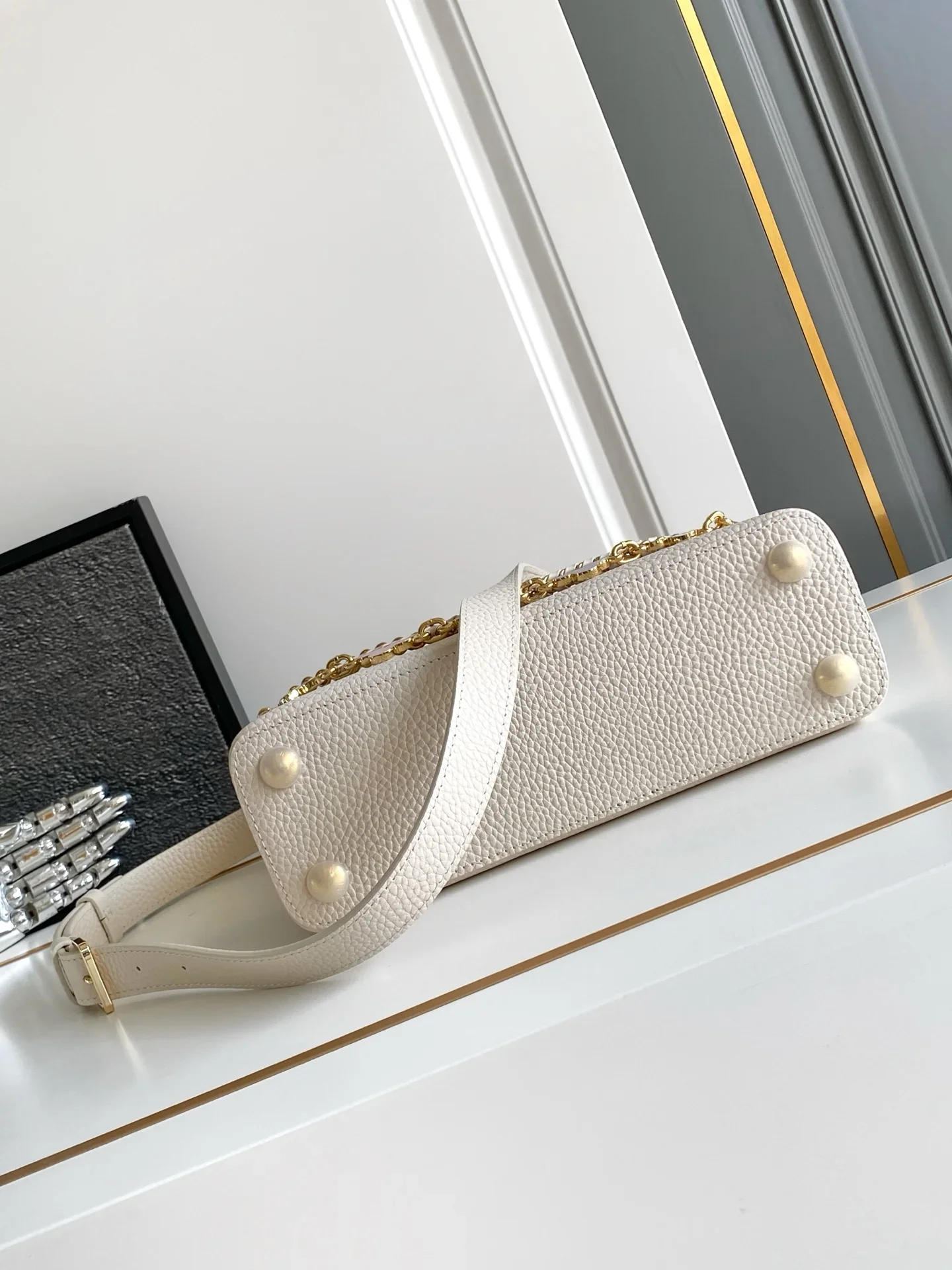 LV Top Handle Bags Cream-Gold 27X18X9CM A250202609090443 - Image 4