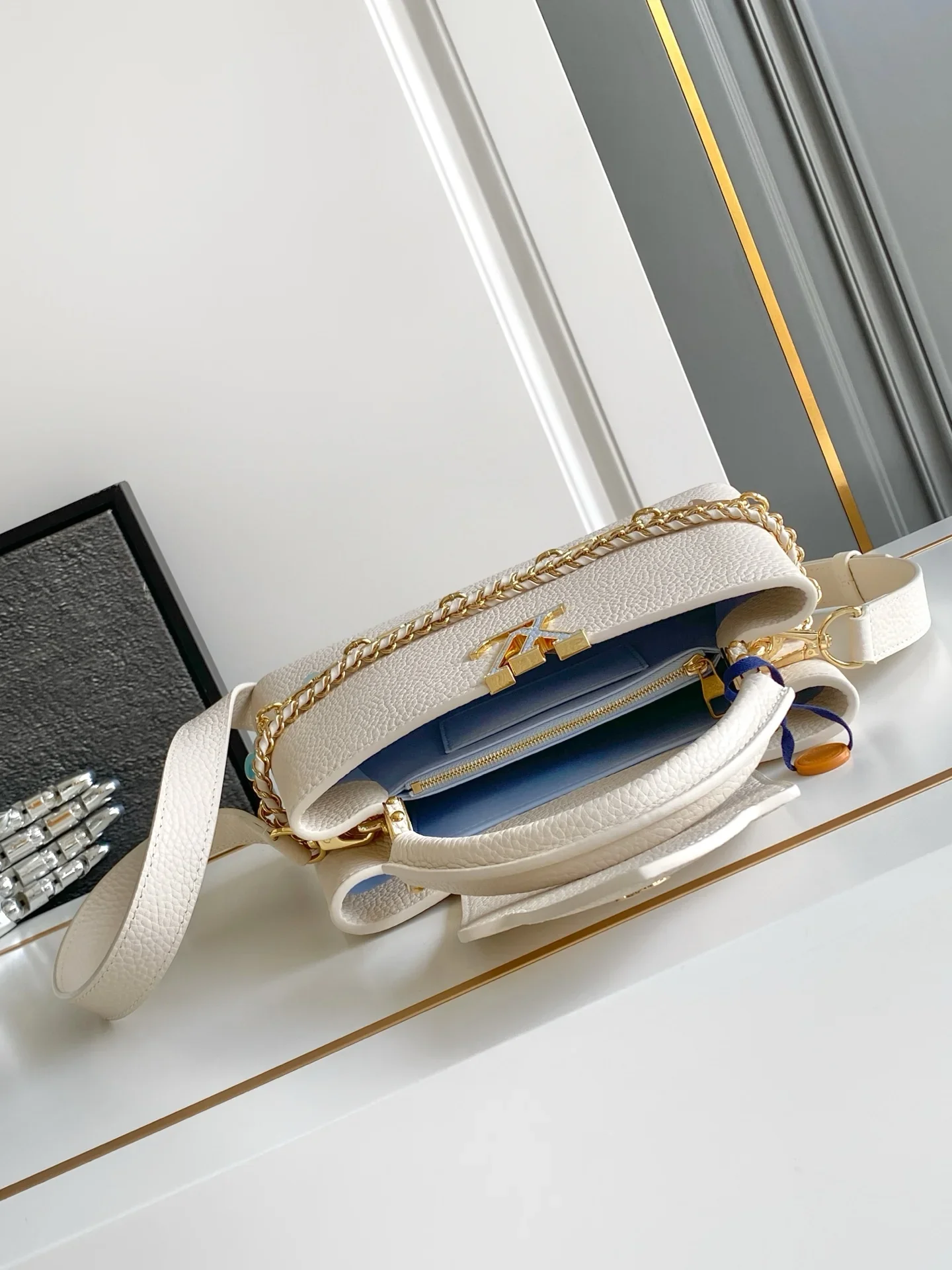 LV Top Handle Bags Cream-Gold 27X18X9CM A250202609090443 - Image 8