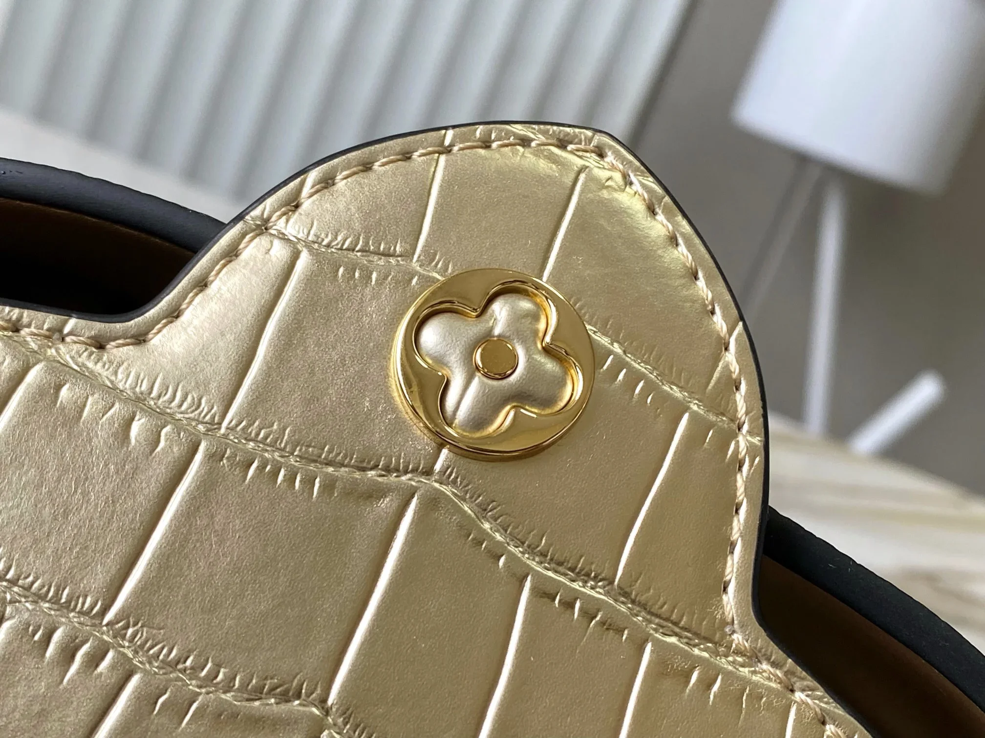 LV Top Handle Bags Gold 21X14X8CM A050202609090368 - Image 7