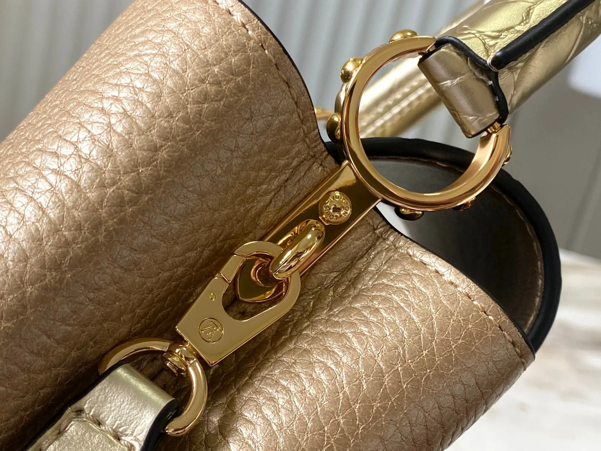 LV Top Handle Bags Gold 21X14X8CM A050202609090368 - Image 8
