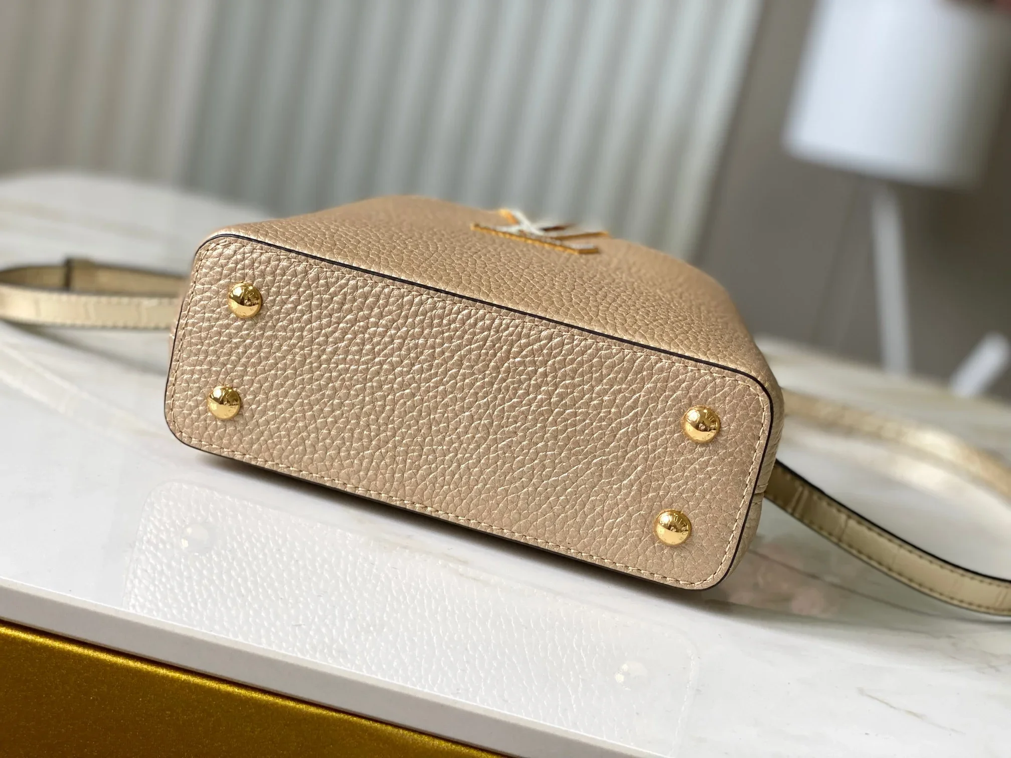 LV Top Handle Bags Gold 21X14X8CM A050202609090368 - Image 9