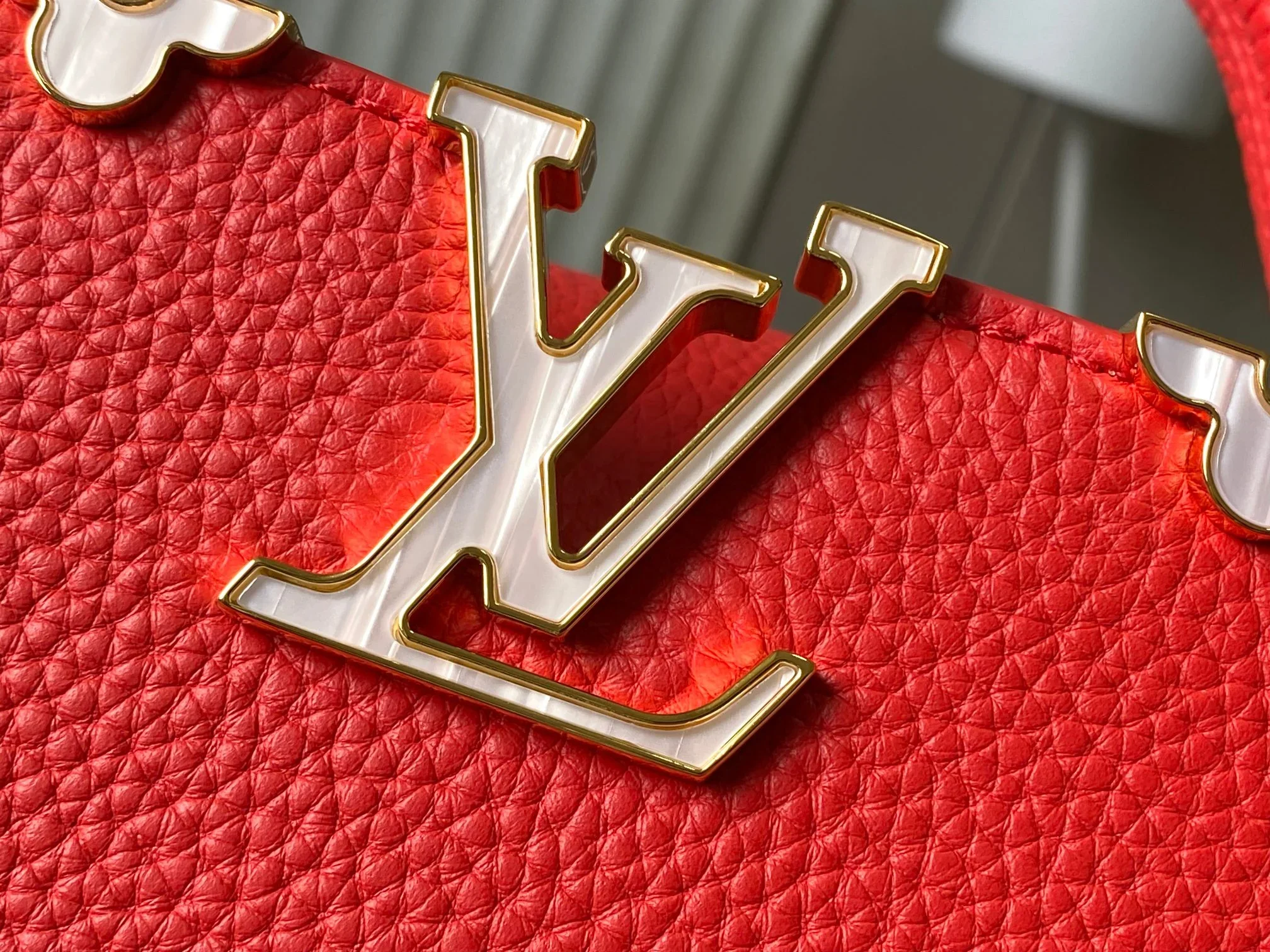 LV Top Handle Bags Red-Gold 27X18X9CM A100202609090376 - Image 4